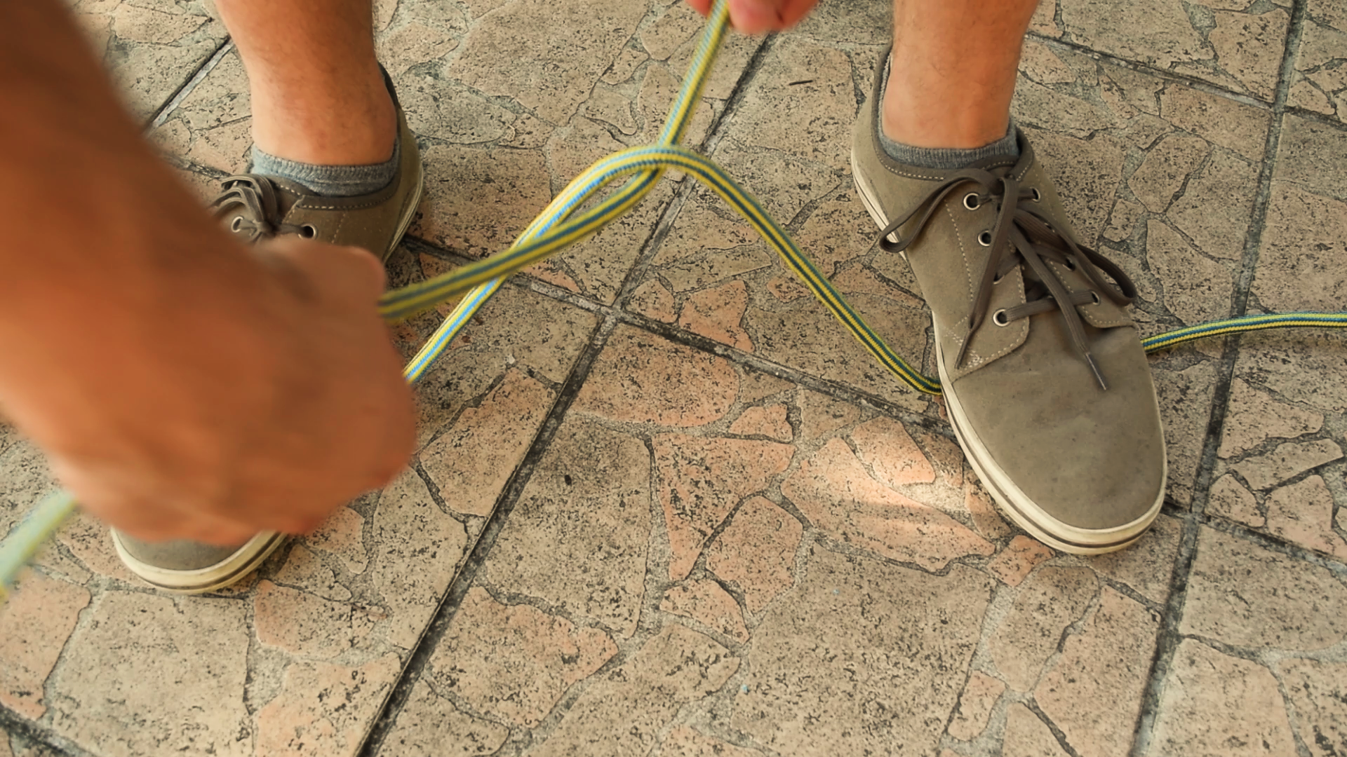 How to cut a rope with itself_freeze4.bmp