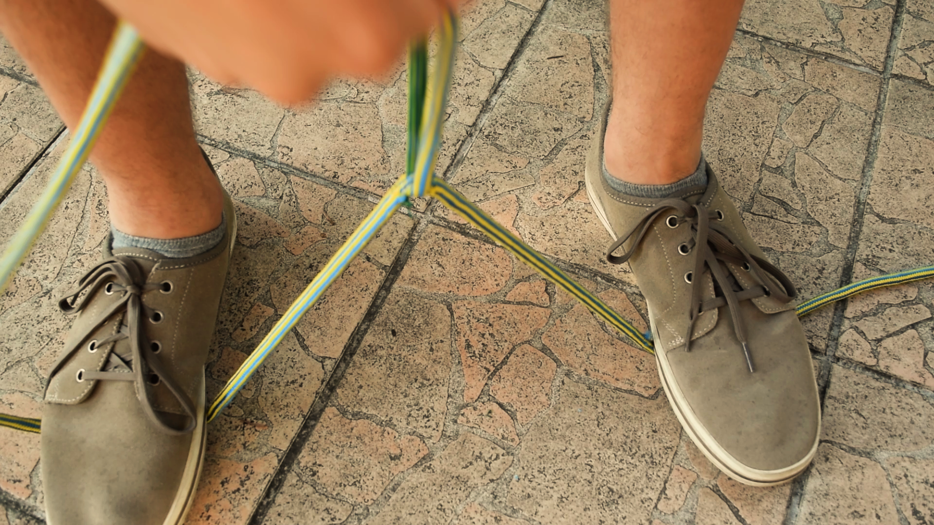 How to cut a rope with itself_freeze5.bmp