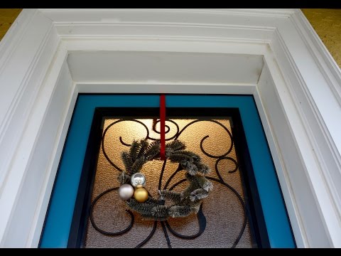 How to make a holiday wreath