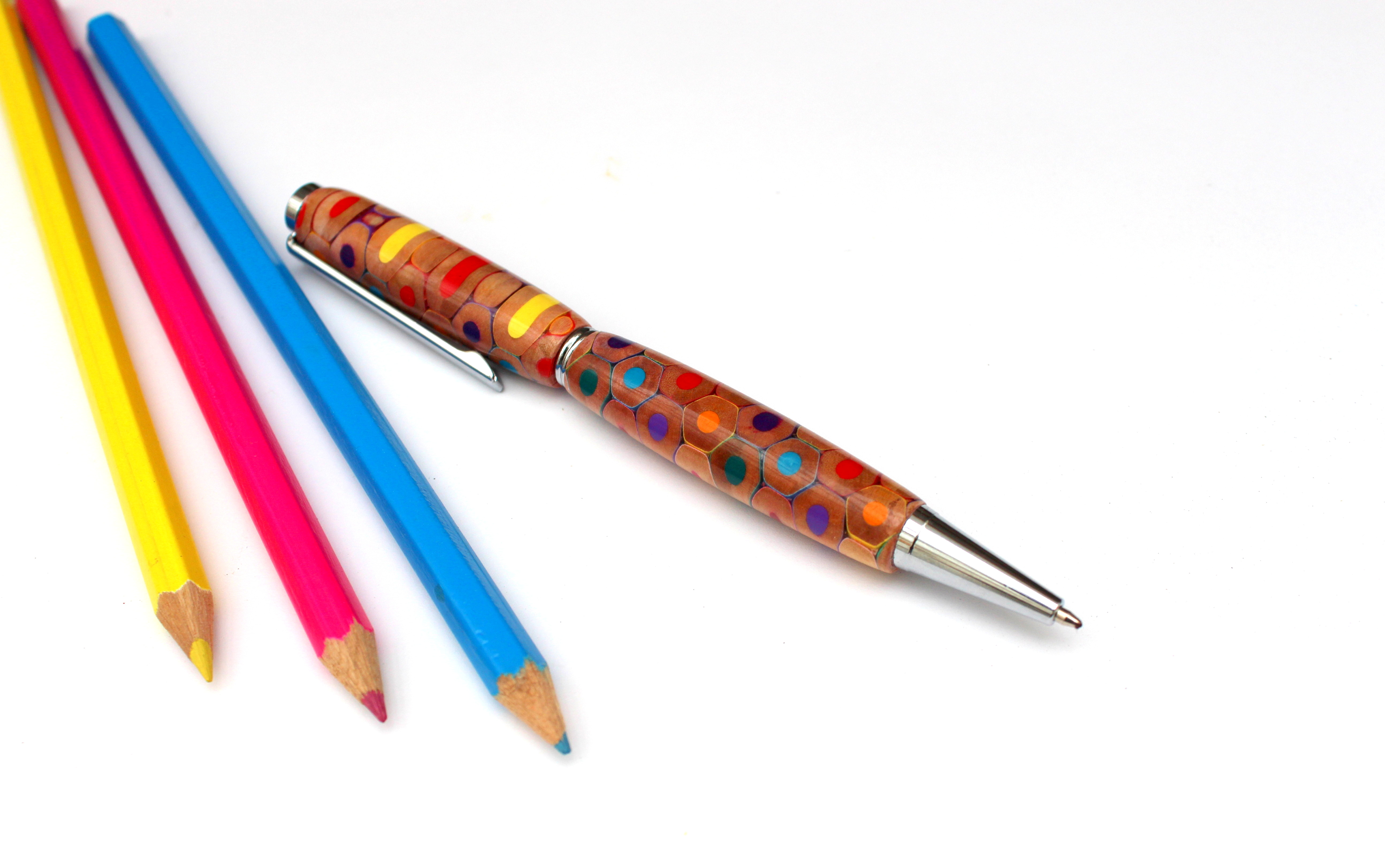 How to make a pen with coloured pencils (2).JPG