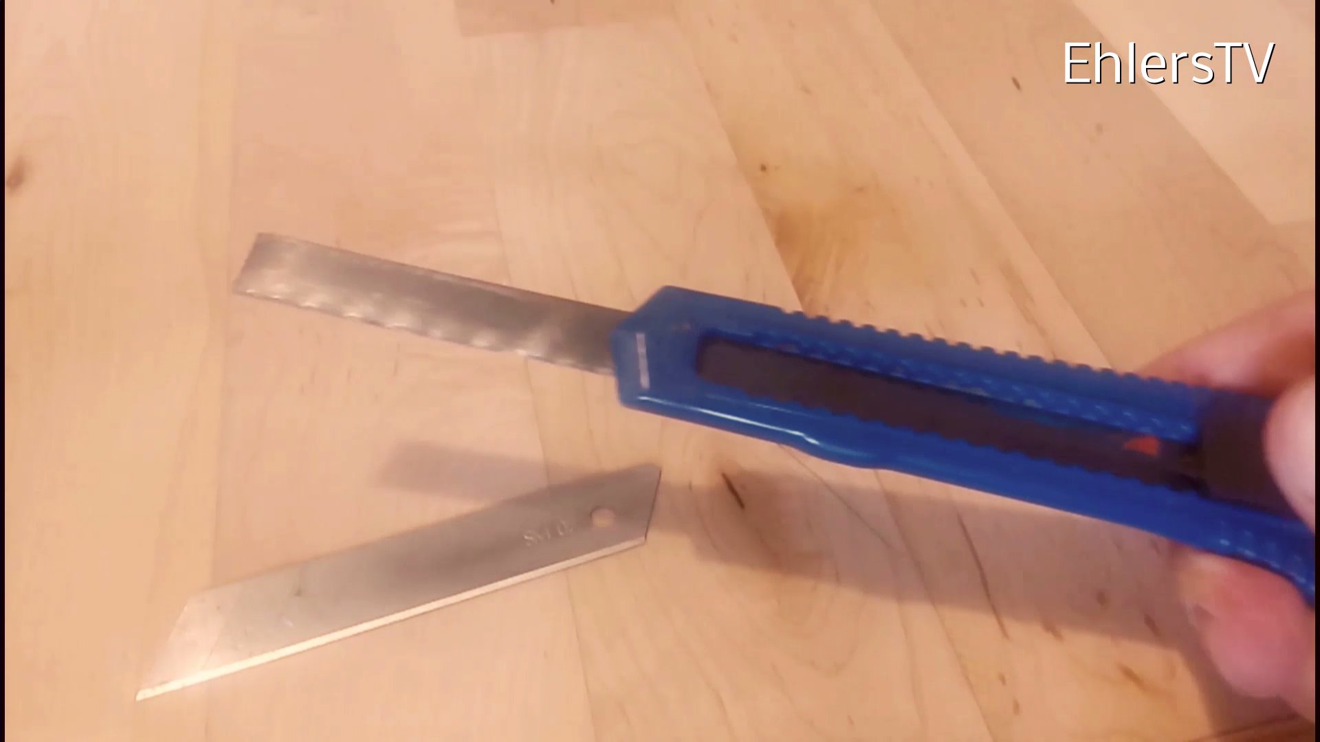 How to make a saw from a cutter knife HD-020.jpg