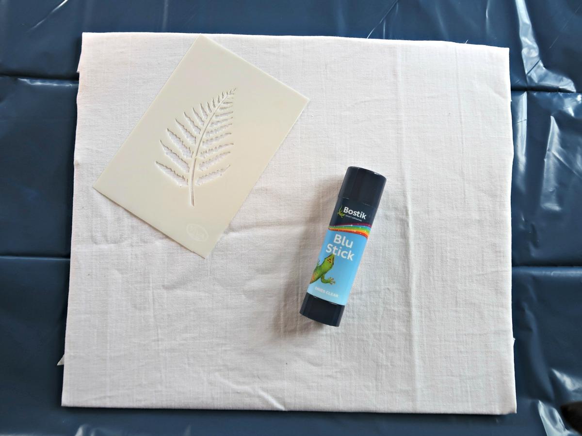 How to make batik art using a glue stick 02.jpg