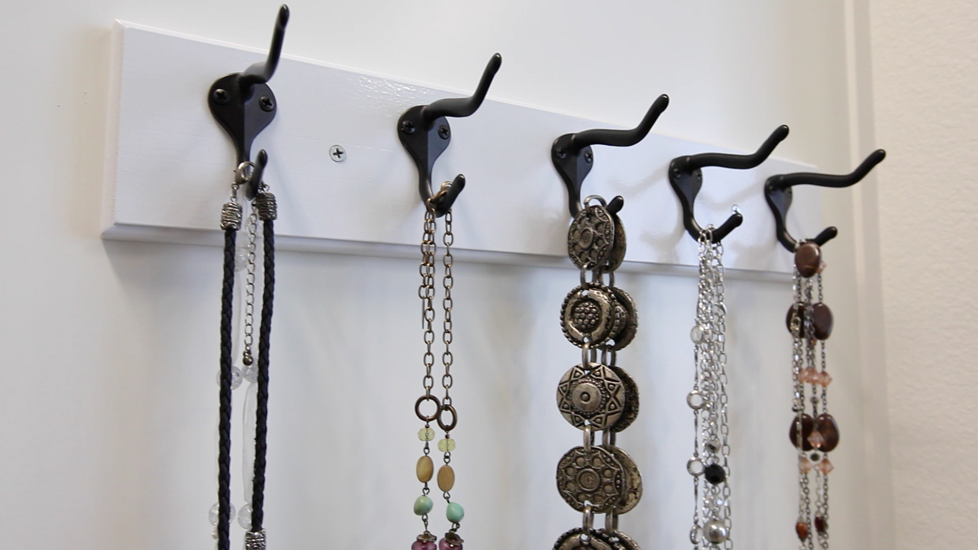 How-to-Make-Decorative-Closet-Hangers-1920x1080.png