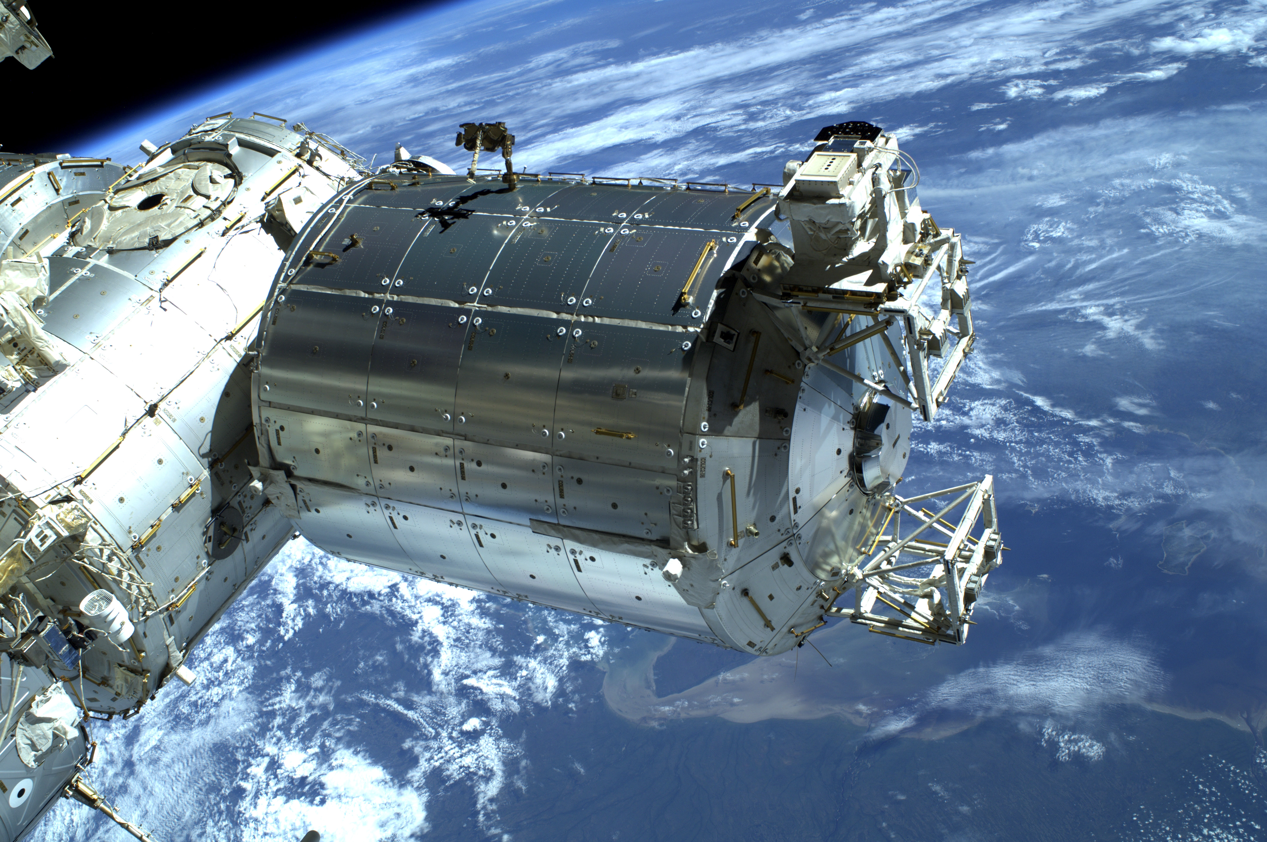 ISS-36_EVA-2_European_module_Columbus.jpg