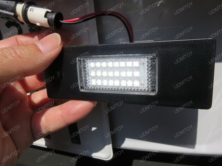 Install-BMW-Xenon-White-LED-License-Plate-Lights-04.jpg