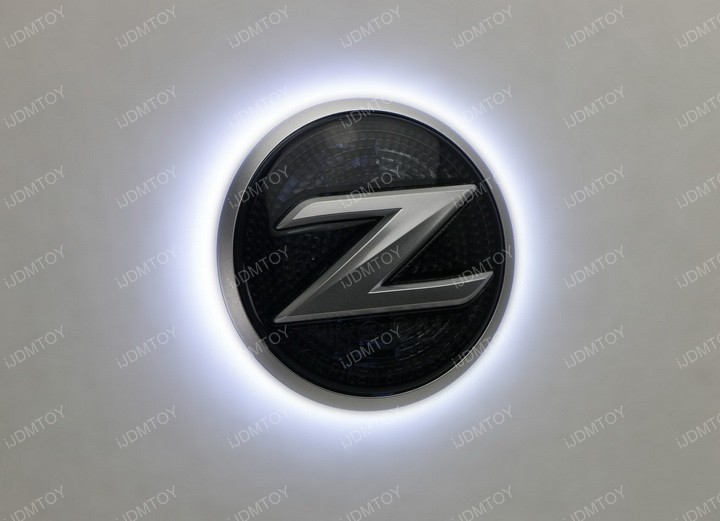 Install-NissanZ-Emblem-Illuminating-Base-07.jpg