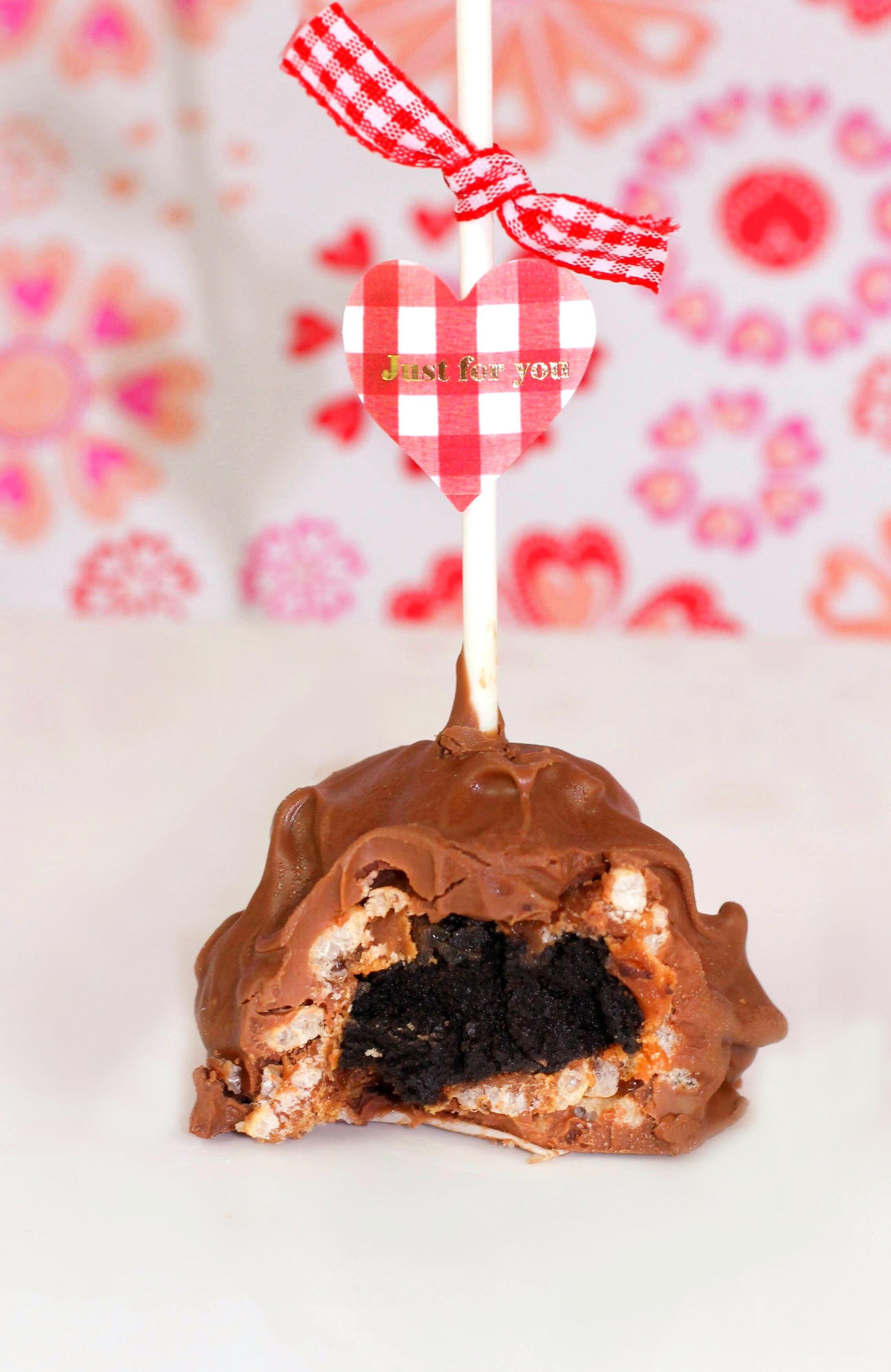 Instructables Caramel Candy Oreo Cake Pop bite and dissection Bubble and Sweet.jpg