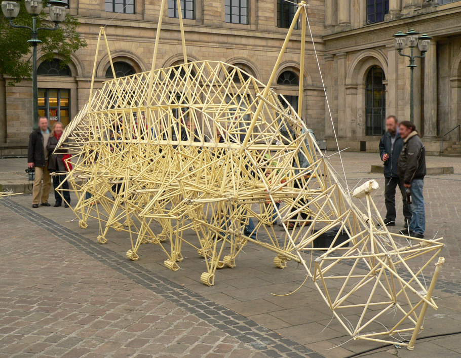 Jansen_Theo_Strandbeest_Oper.jpg