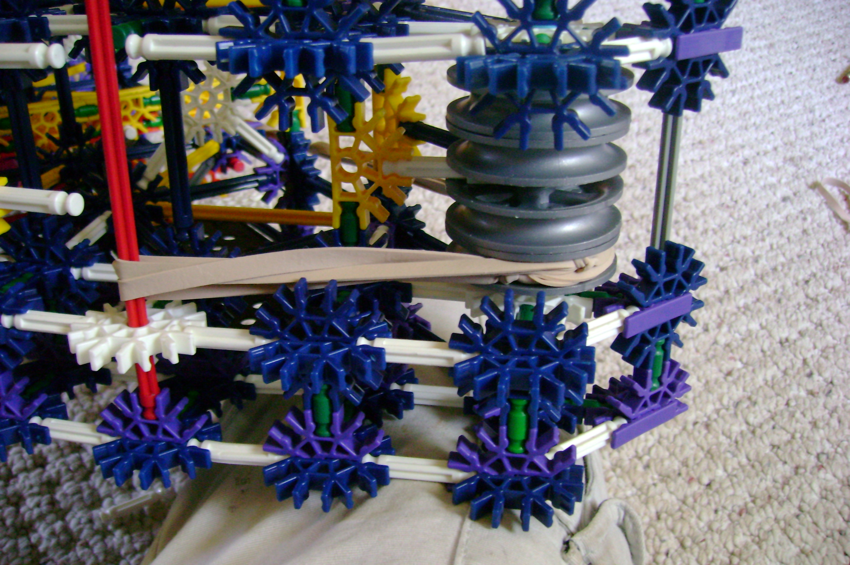 K'nex Cannon---Stringing 009.jpg