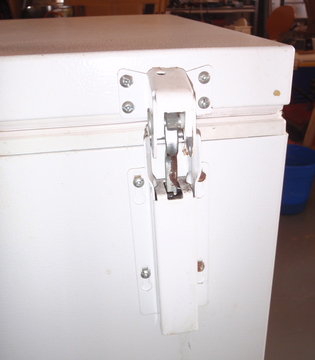 Kegerator 10-30-10 - 010.jpg