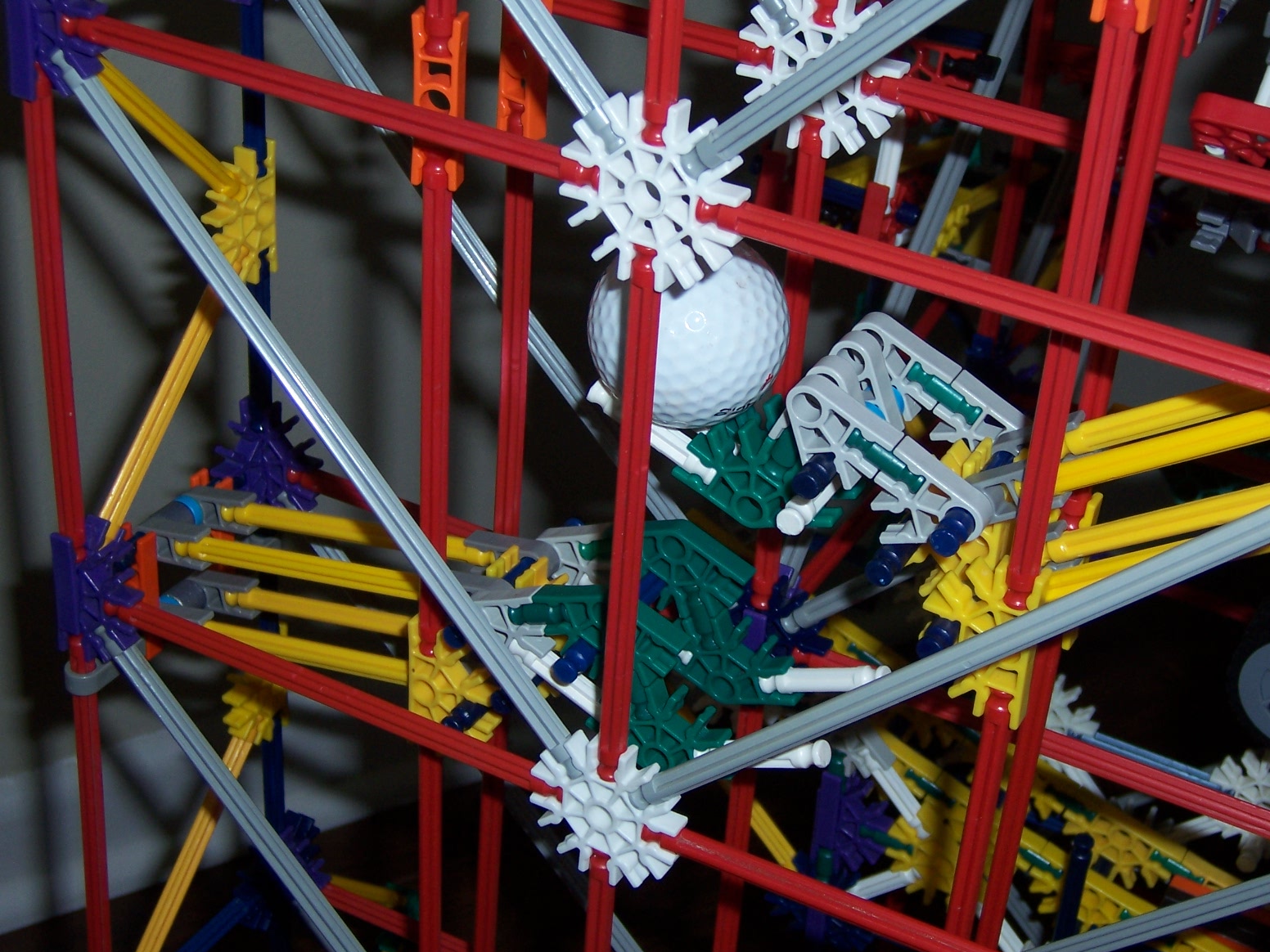 Knex Ball Machine Parallax 014.jpg