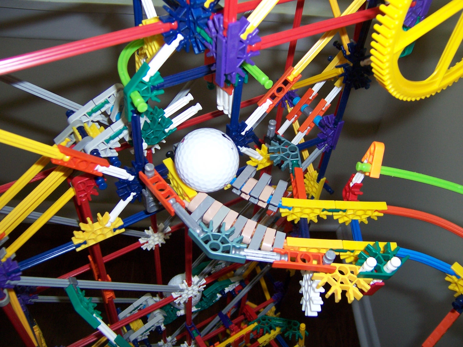 Knex Ball Machine Parallax 017.jpg