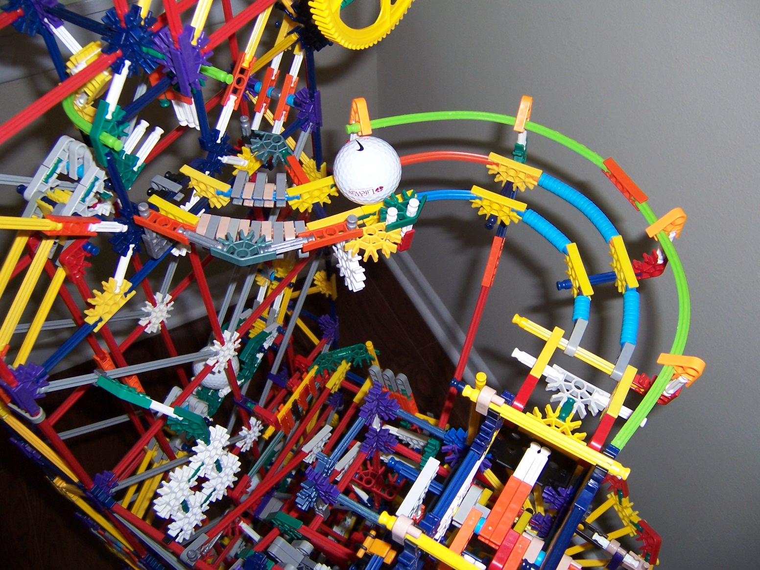 Knex Ball Machine Parallax 018.jpg