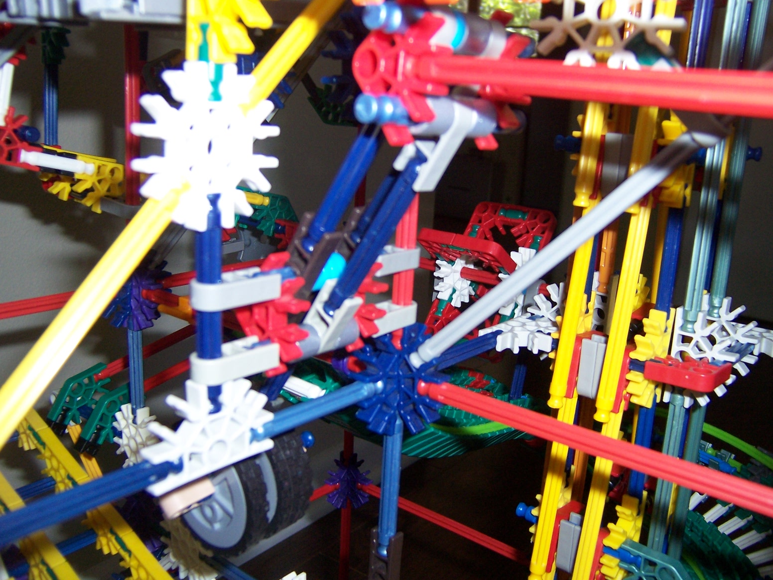 Knex Ball Machine Parallax 038.jpg