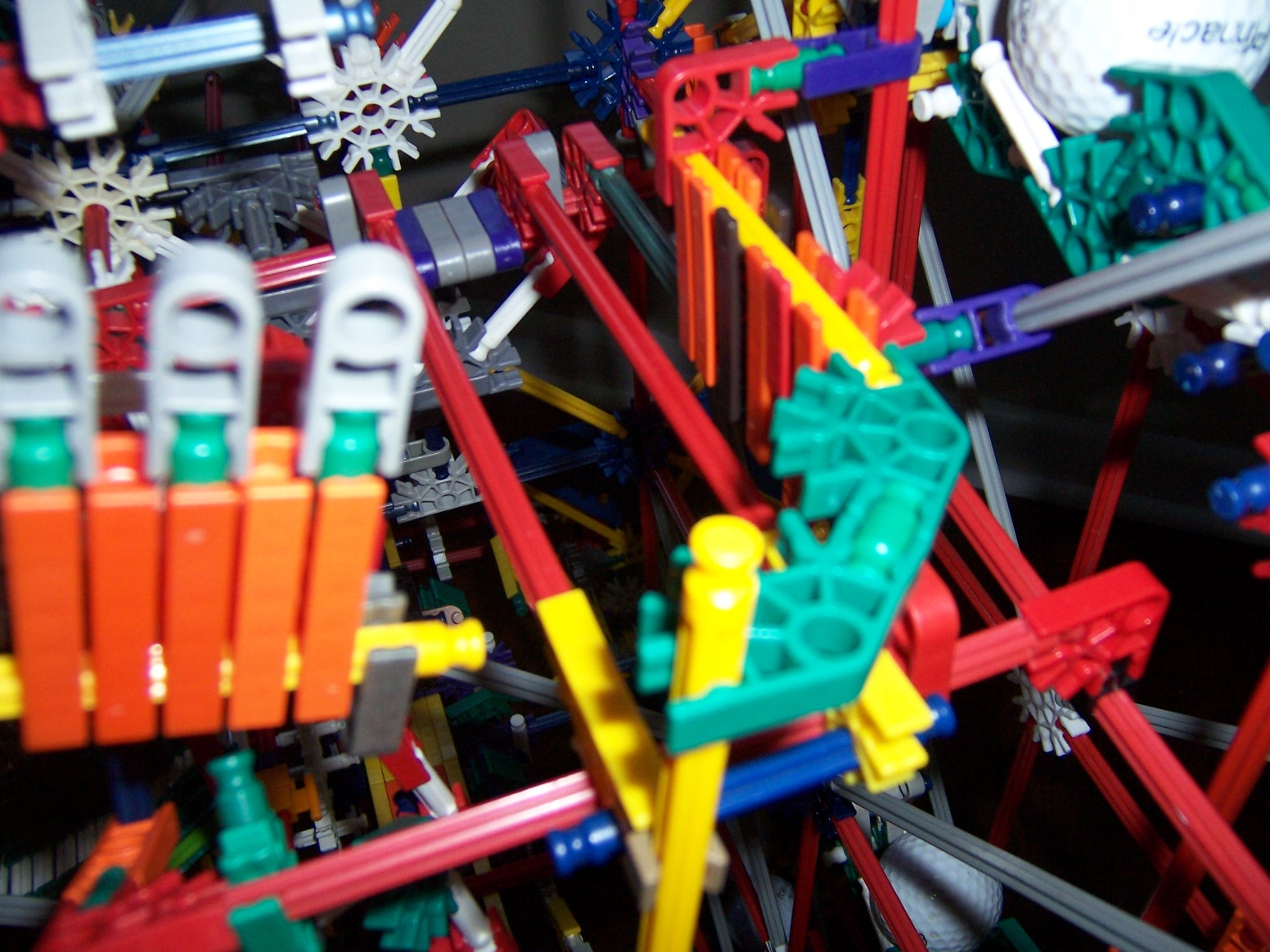 Knex Ball Machine Parallax 065.jpg