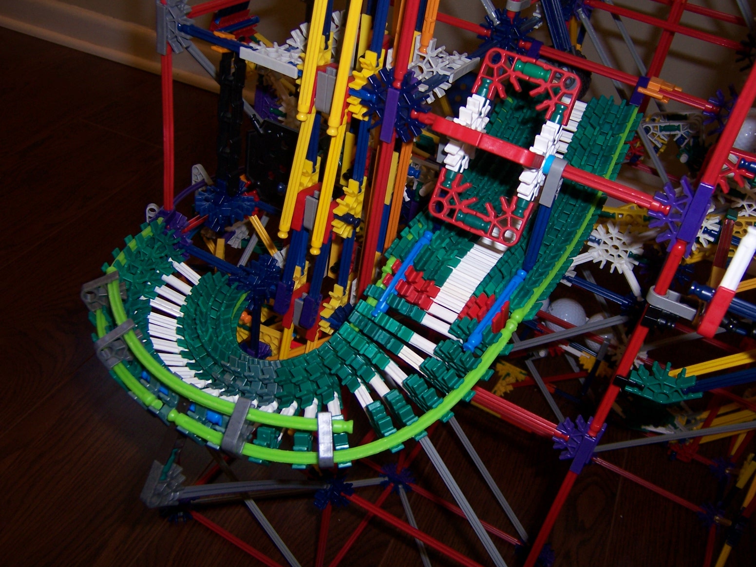 Knex Ball Machine Parallax 073.jpg