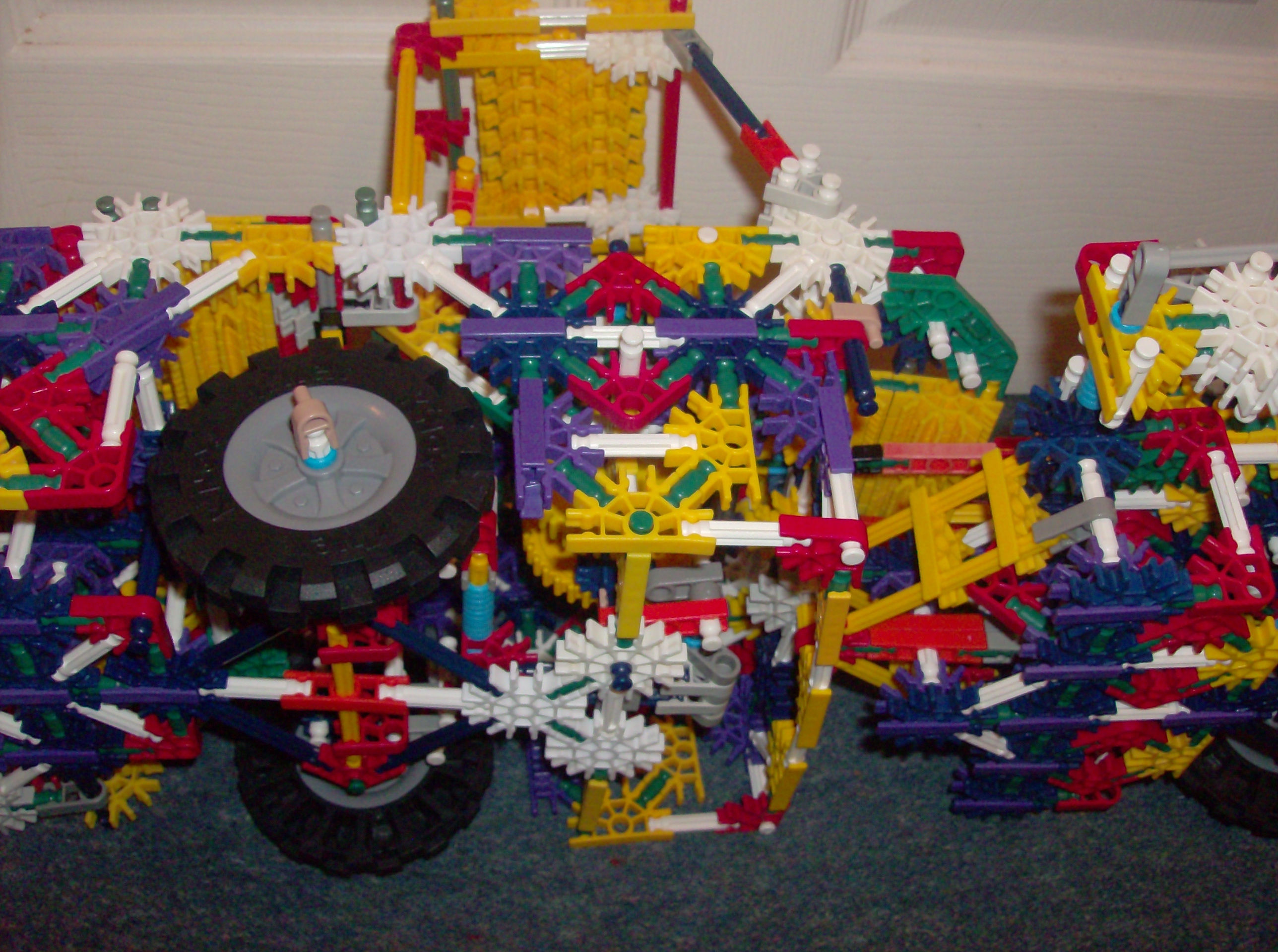 Knex bulldozer (13).JPG