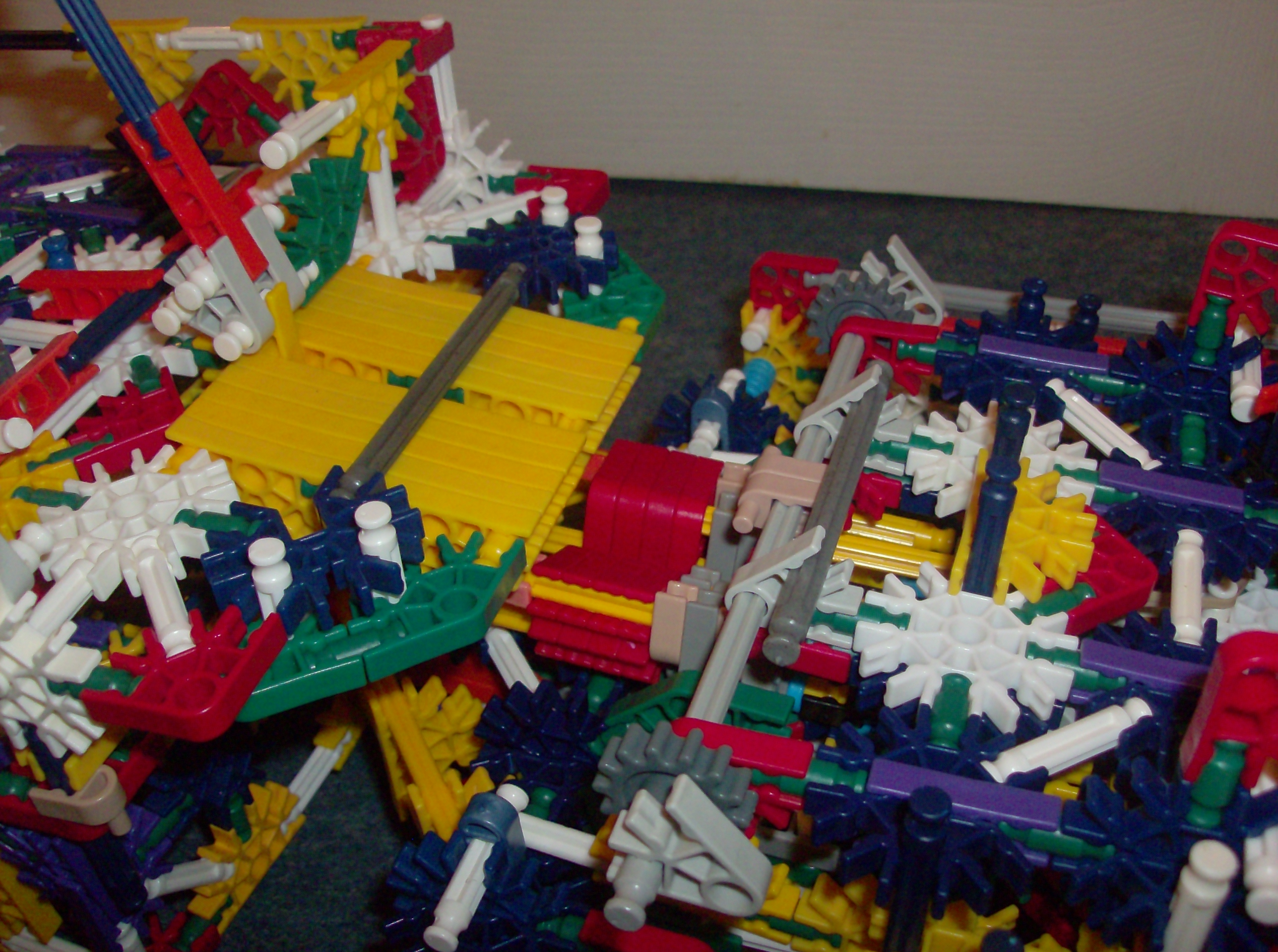 Knex bulldozer (15).JPG