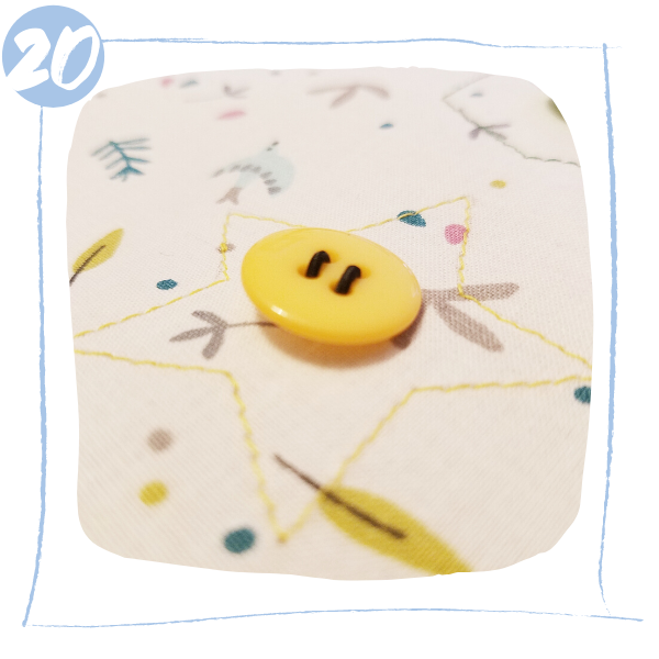 L'Atelier de B&eacute;ryl - Tutoriels pour Quiet Books - Blog - Page formes g&eacute;om&eacute;triques - &eacute;tape 20 - placement boutons.png