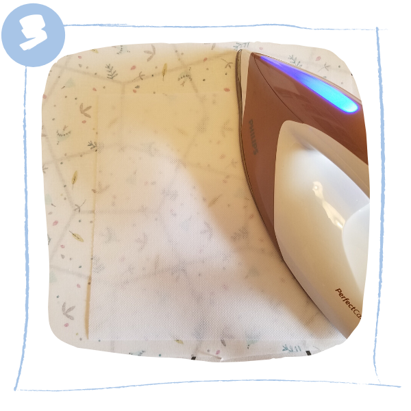 L'Atelier de B&eacute;ryl - Tutoriels pour Quiet Books - Blog - Page formes g&eacute;om&eacute;triques - &eacute;tape 3 - thermo collage de la Vlieseline.png