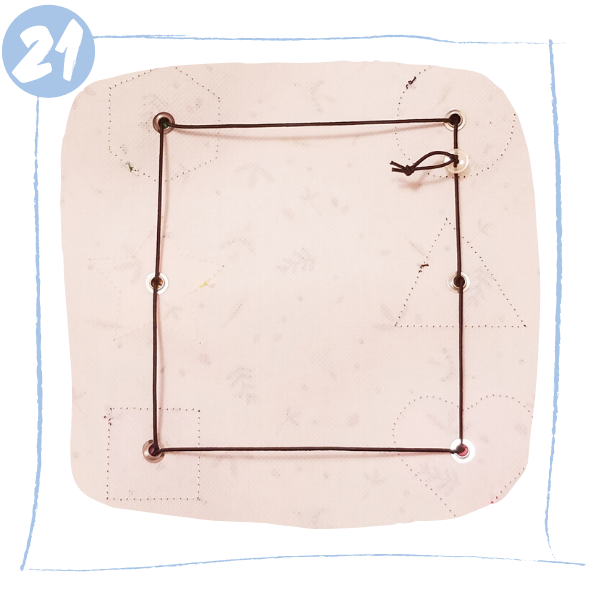 L'Atelier de B&eacute;ryl - Tutoriels pour Quiet Books - Blog - Page formes g&eacute;om&eacute;triques - &eacute;tape 21 - montage &eacute;lastique.png