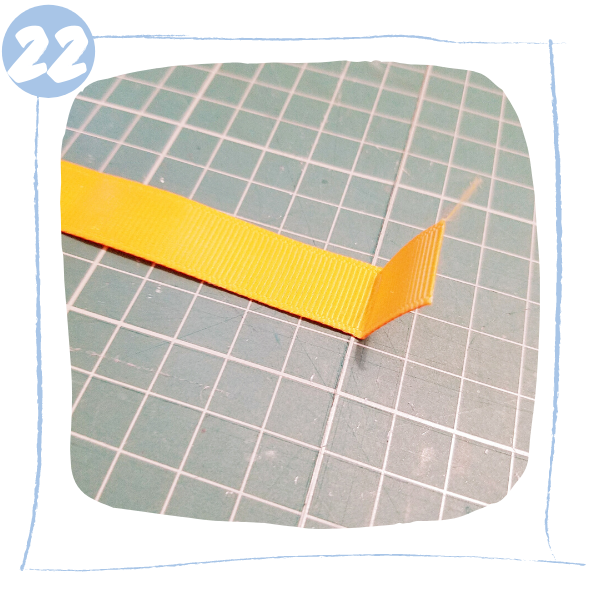 L'Atelier de B&eacute;ryl - Tutoriels pour Quiet Books - Blog - Page formes g&eacute;om&eacute;triques - &eacute;tape 22 - pli ruban.png