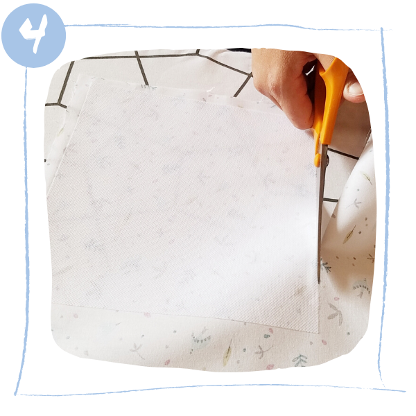L'Atelier de B&eacute;ryl - Tutoriels pour Quiet Books - Blog - Page formes g&eacute;om&eacute;triques - &eacute;tape 4 - d&eacute;coupe du fond.png