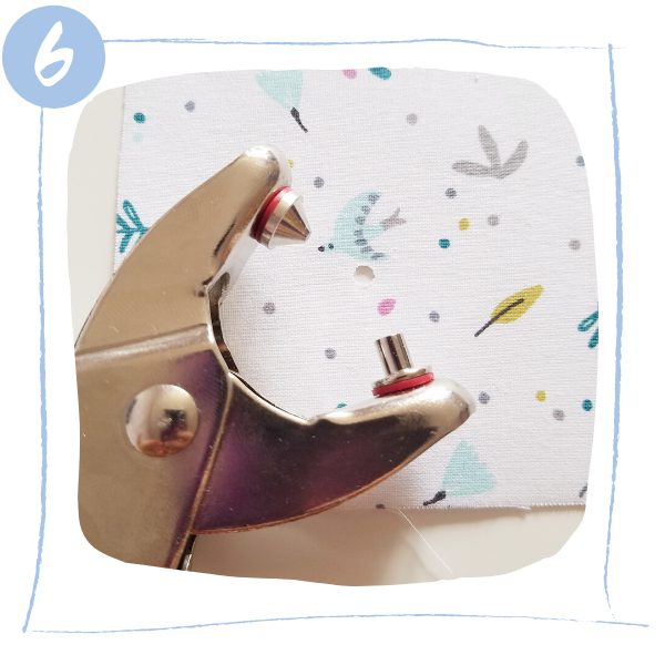 L'Atelier de B&eacute;ryl - Tutoriels pour Quiet Books - Blog - Page formes g&eacute;om&eacute;triques - &eacute;tape 6 - per&ccedil;age avec pince Prym.png