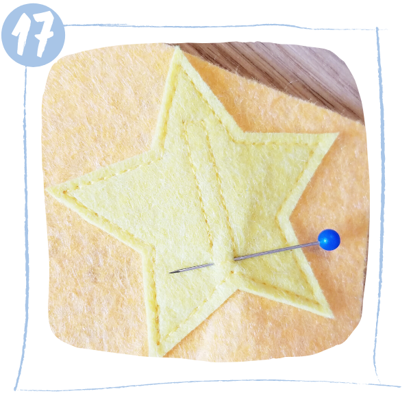 L'Atelier de B&eacute;ryl - Tutoriels pour Quiet Books - Blog - Page formes g&eacute;om&eacute;triques - &eacute;tape 17 - &eacute;pingle boutonni&egrave;re.png