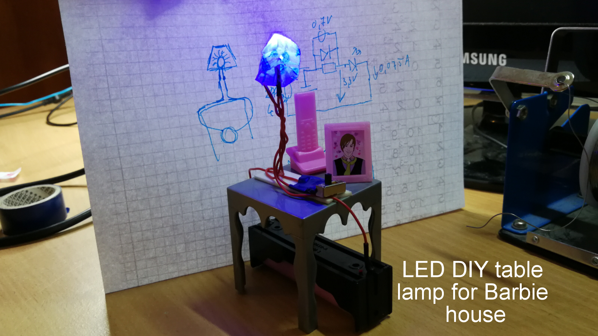 LED_DIY_table_lamp_for_Barbie_house.png