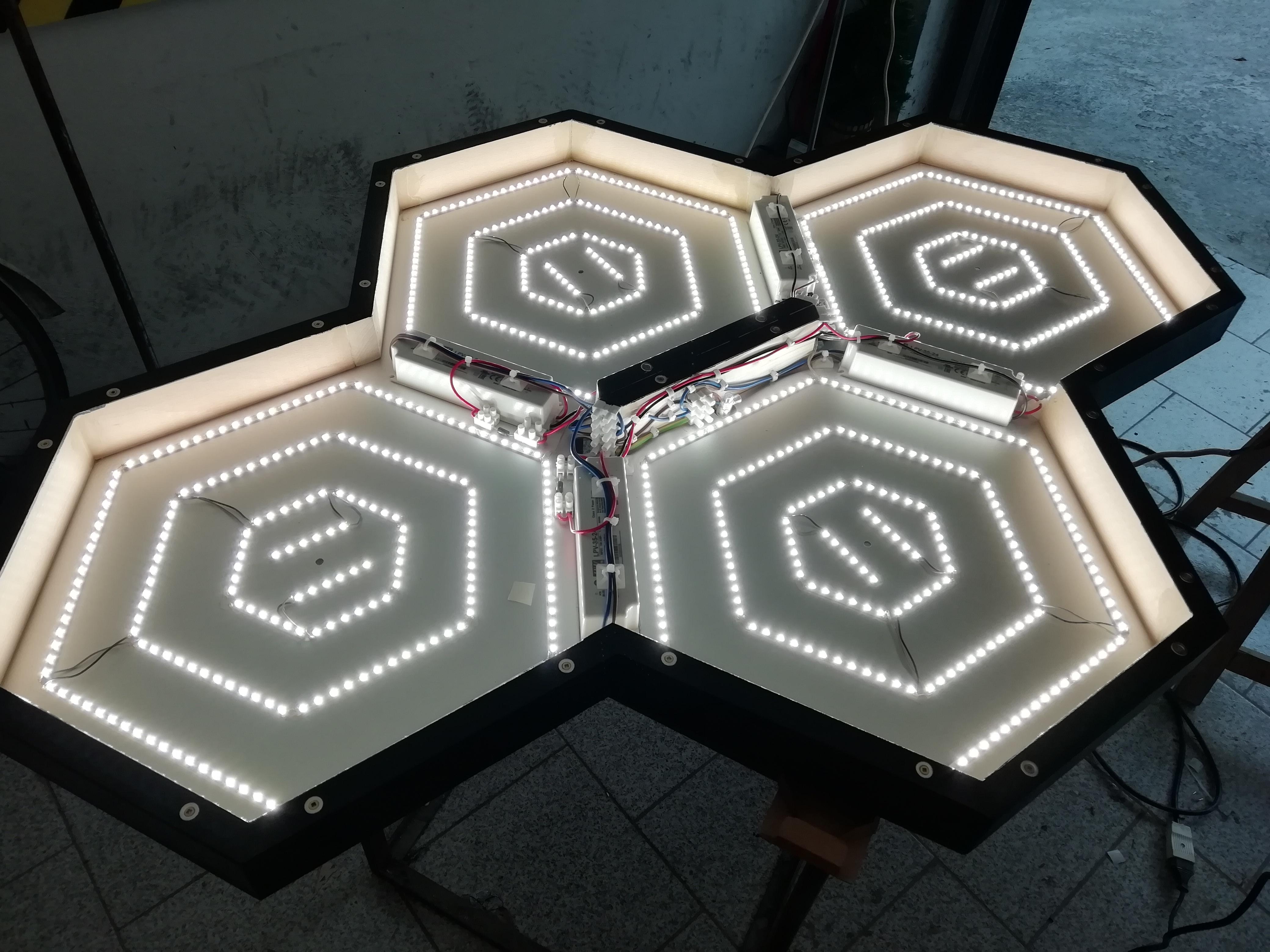 LED_strip_hexagon_lamp.jpg