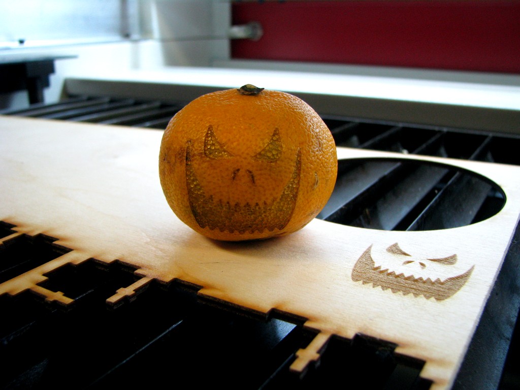 Laser_Etched_Halloween_Orange_with_LED_568.JPG