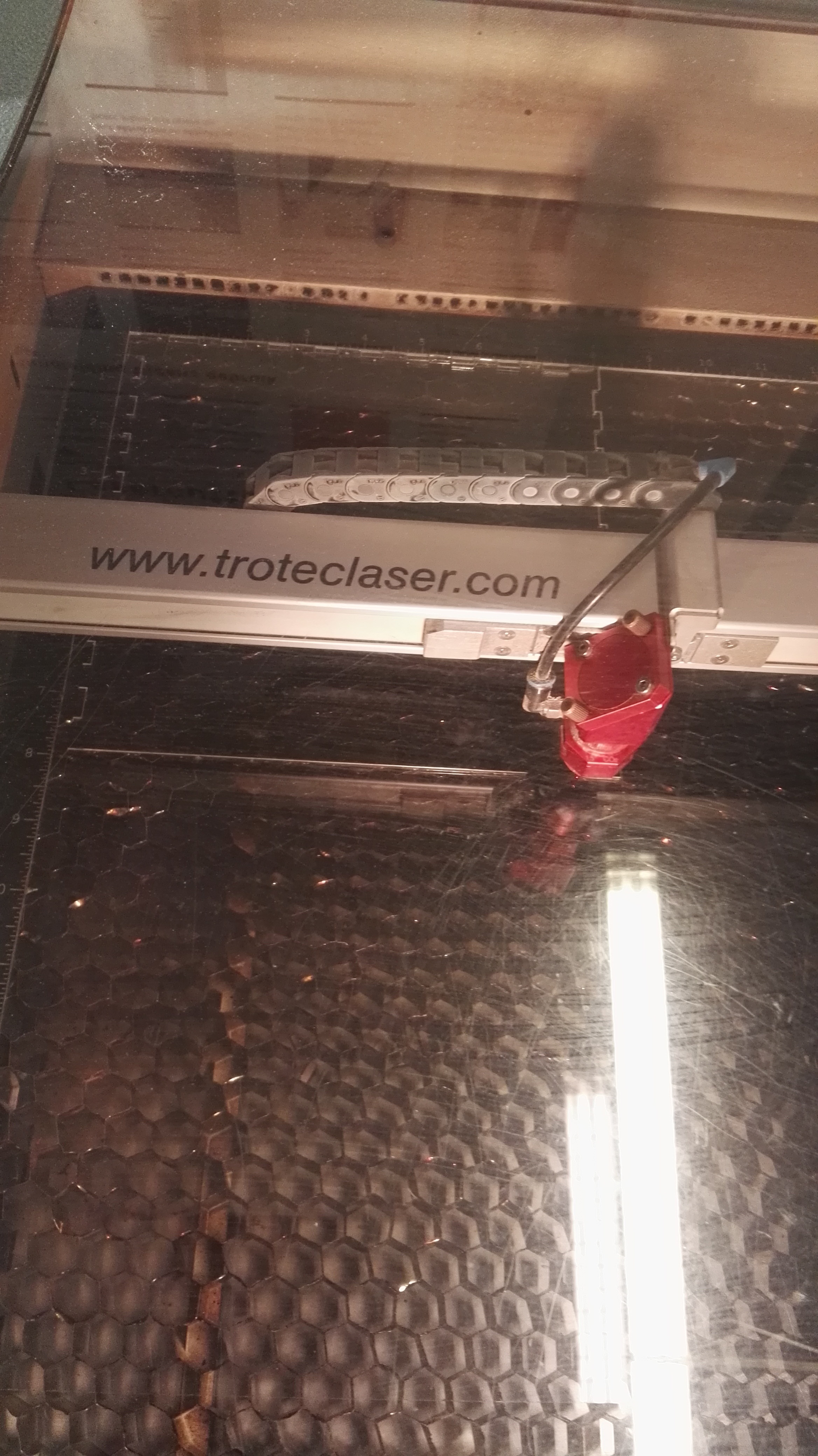 Lasercutter 1.jpg