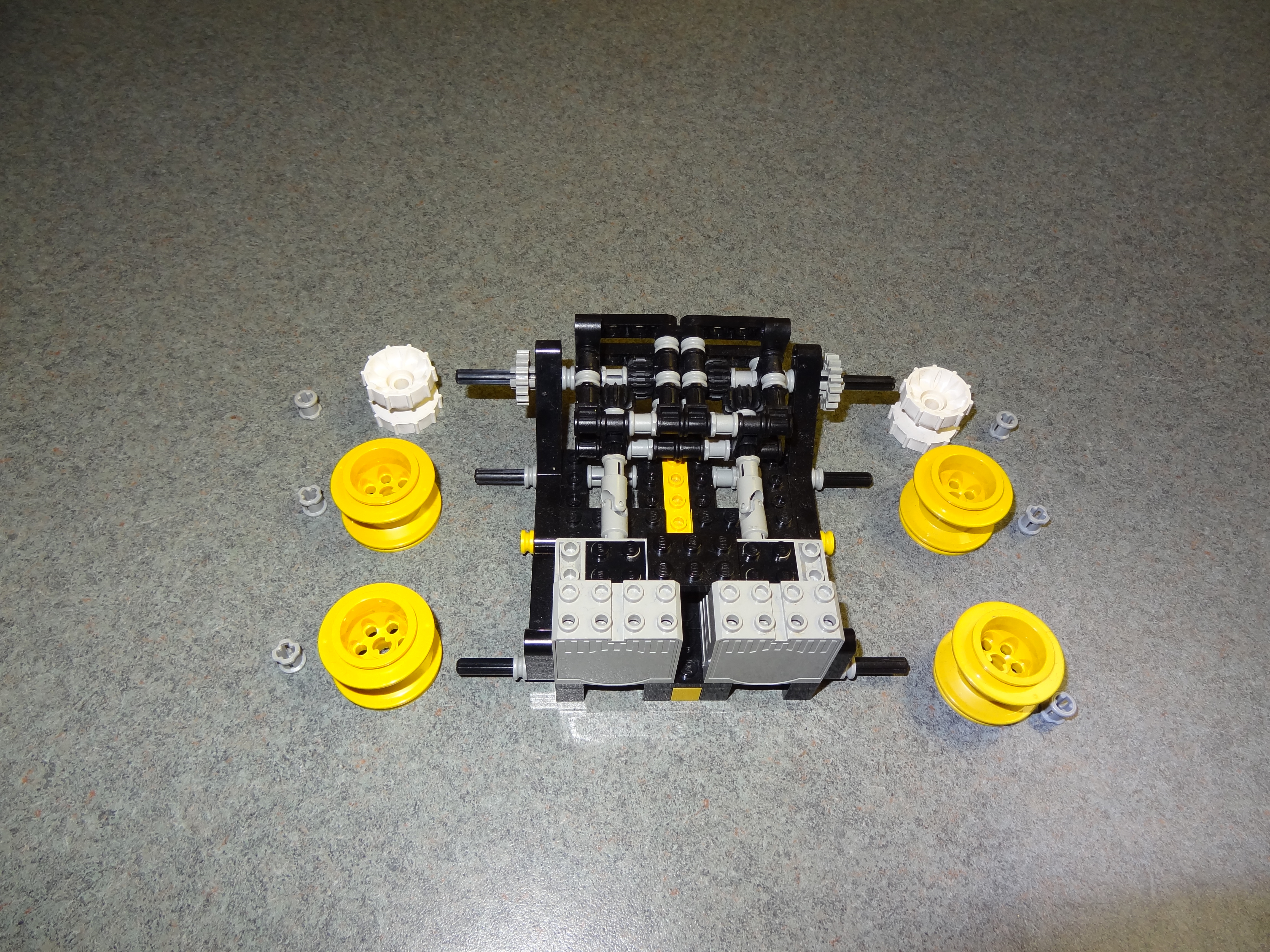 Lego RC Track Rover - 24.jpg