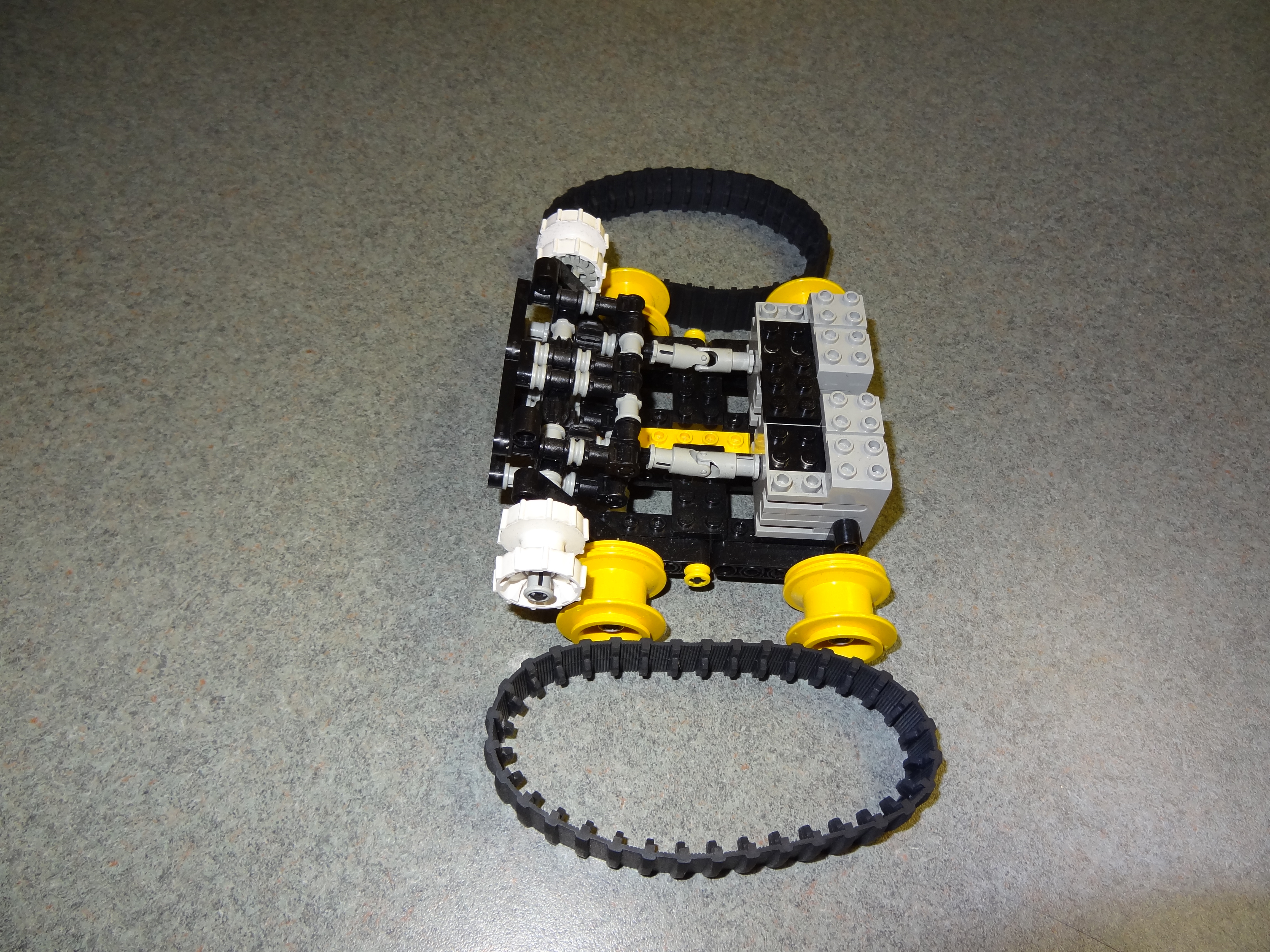 Lego RC Track Rover - 25.jpg