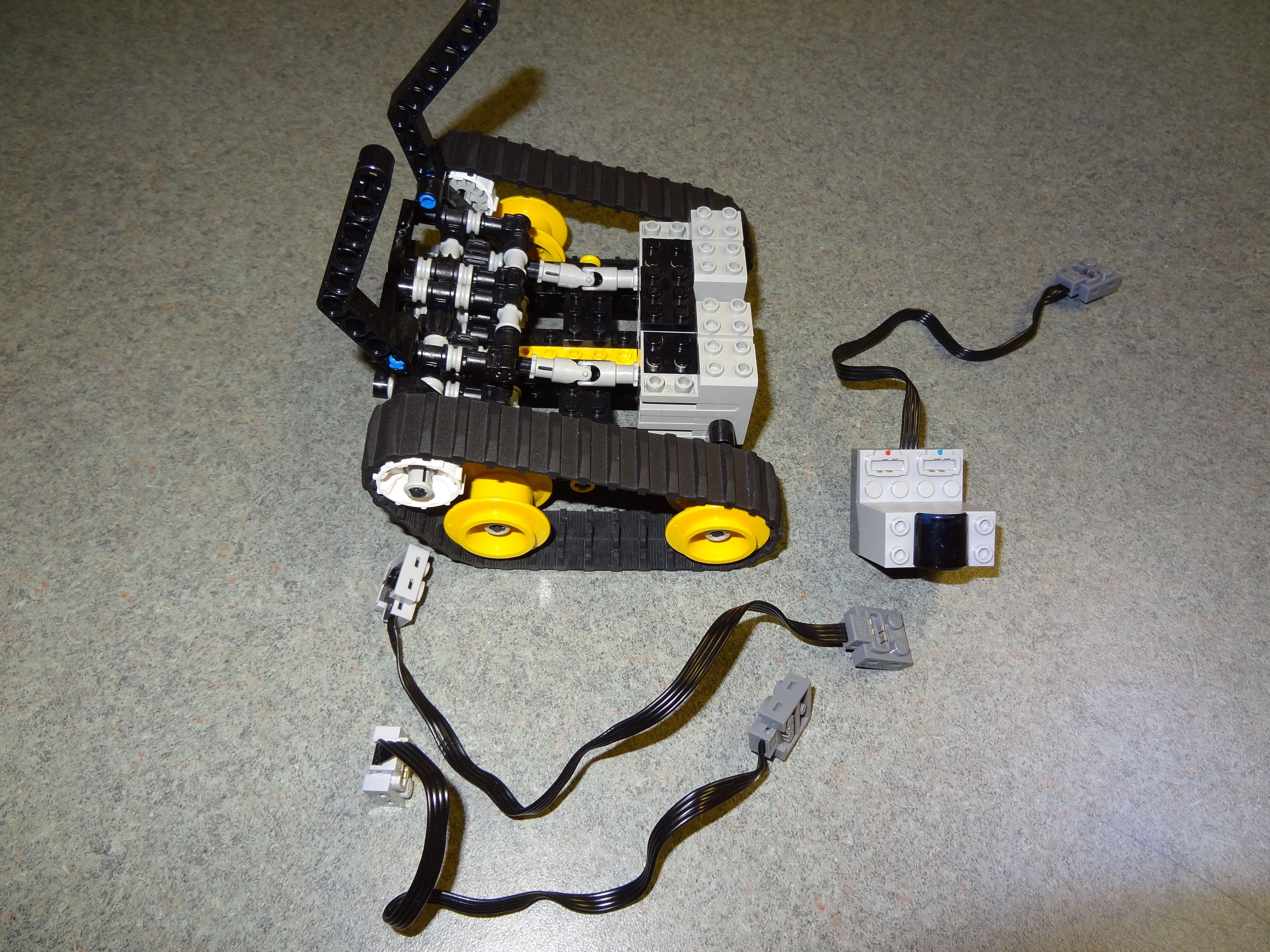 Lego RC Track Rover - 29.jpg
