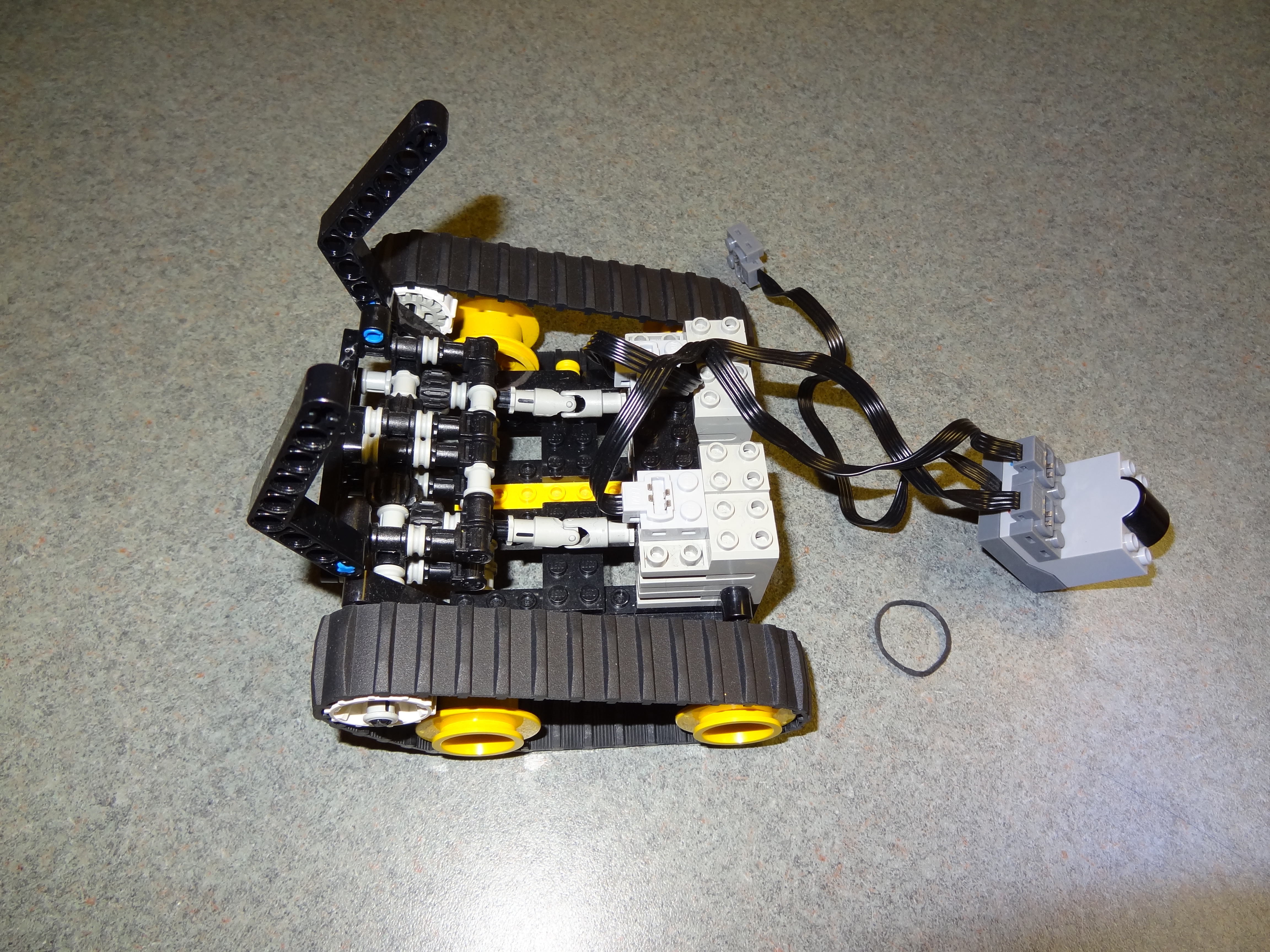 Lego RC Track Rover - 30.jpg
