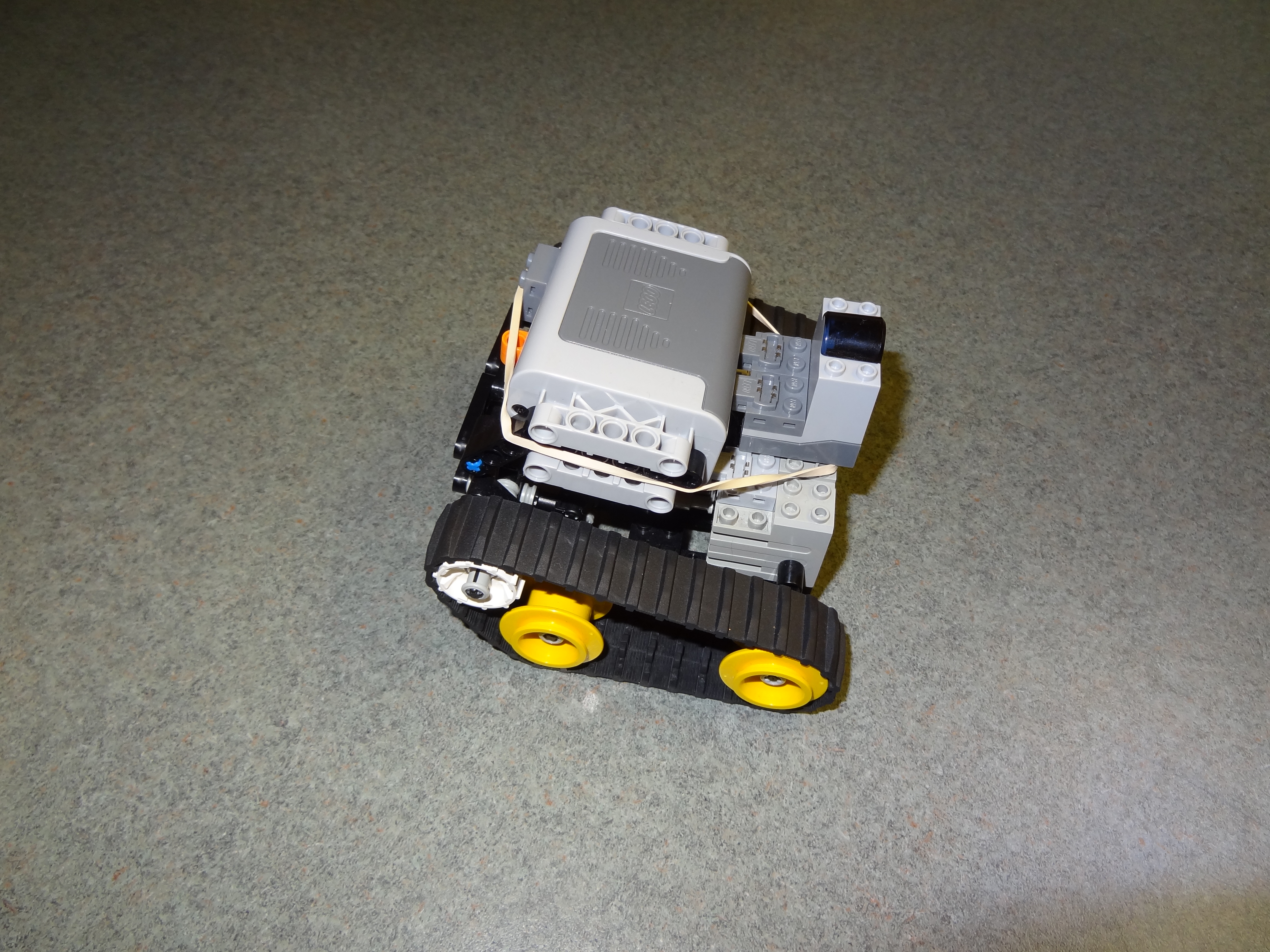 Lego RC Track Rover - 32.jpg
