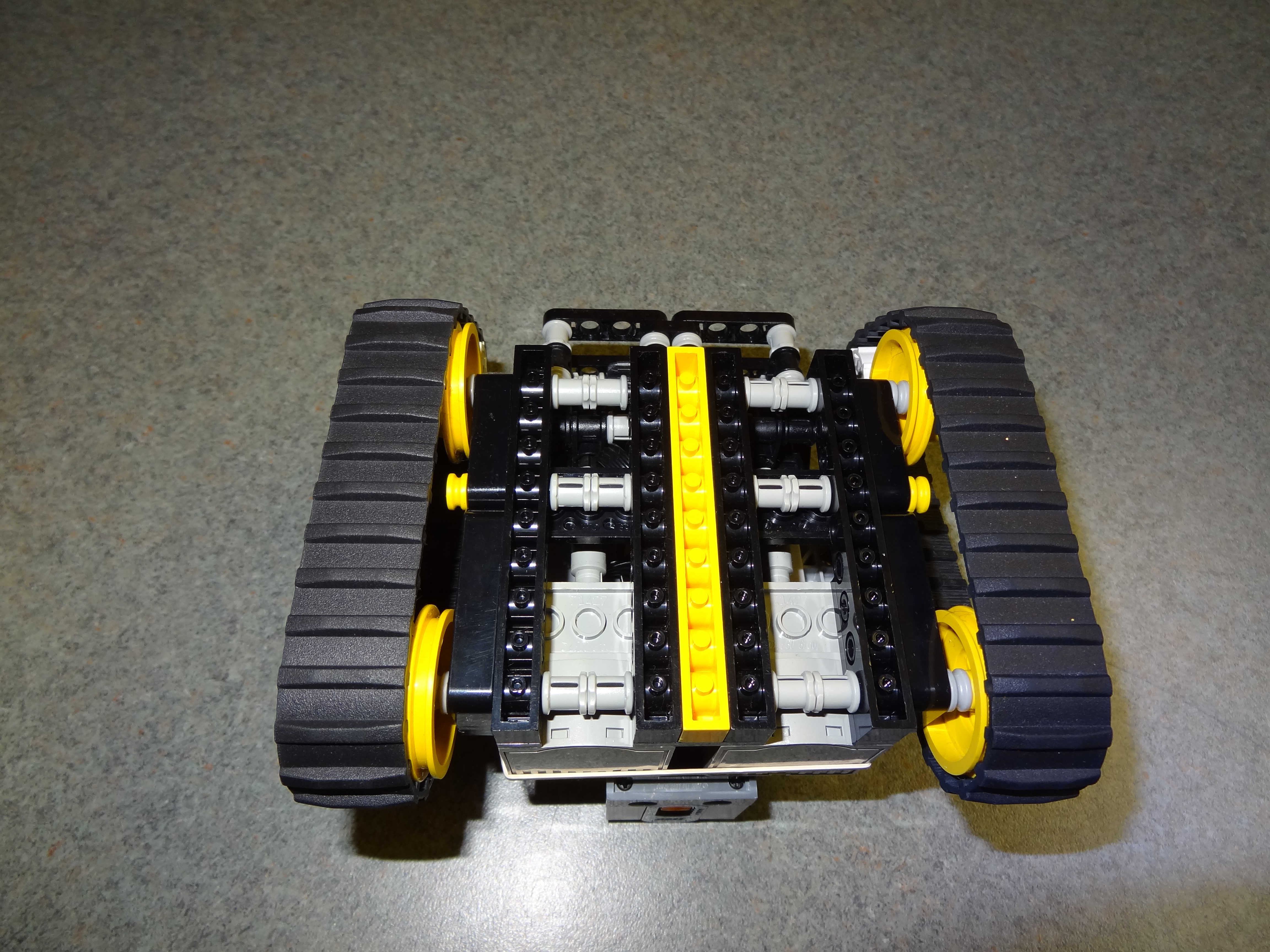 Lego RC Track Rover - 34.jpg