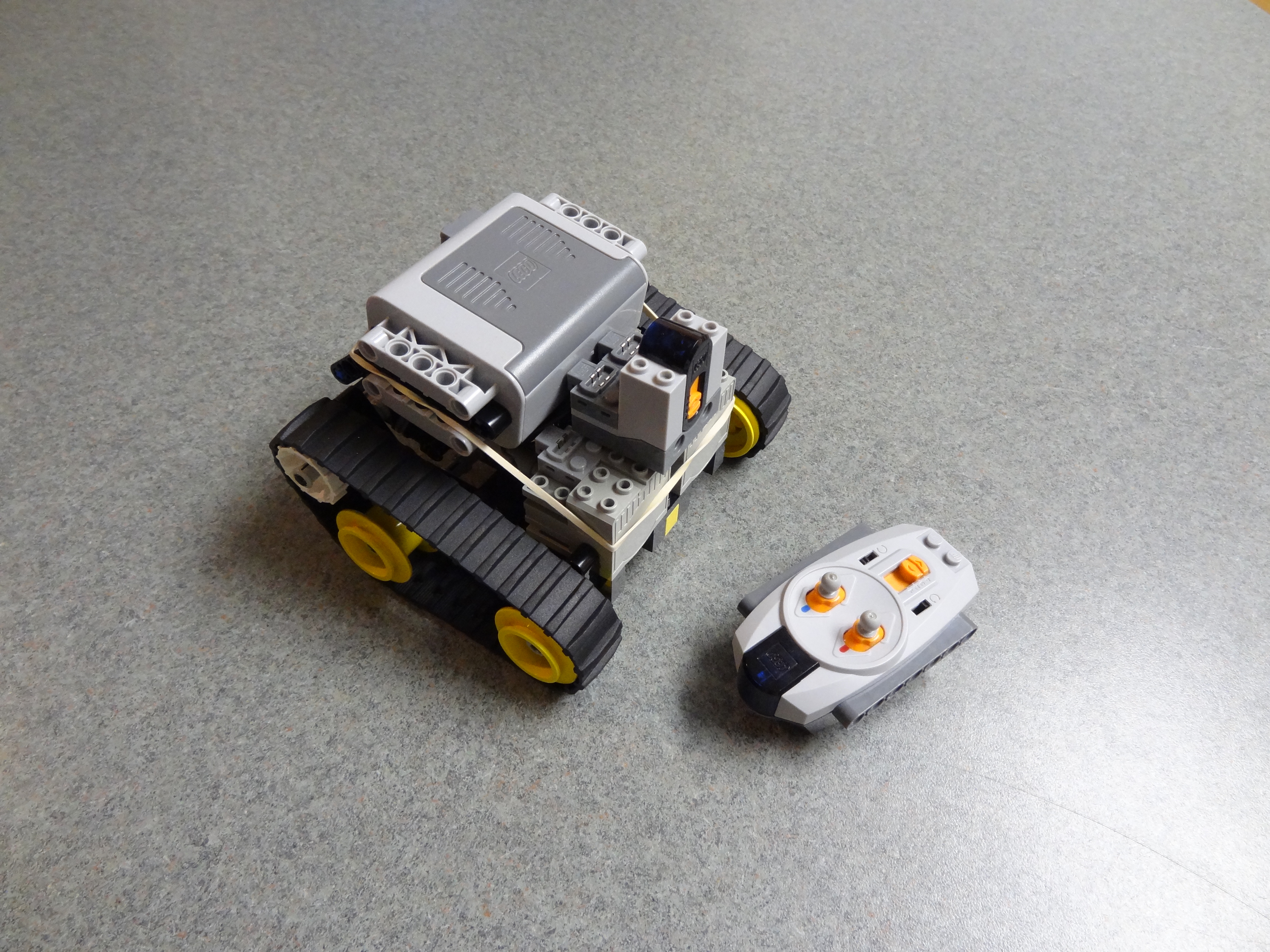 Lego RC Track Rover - A.jpg