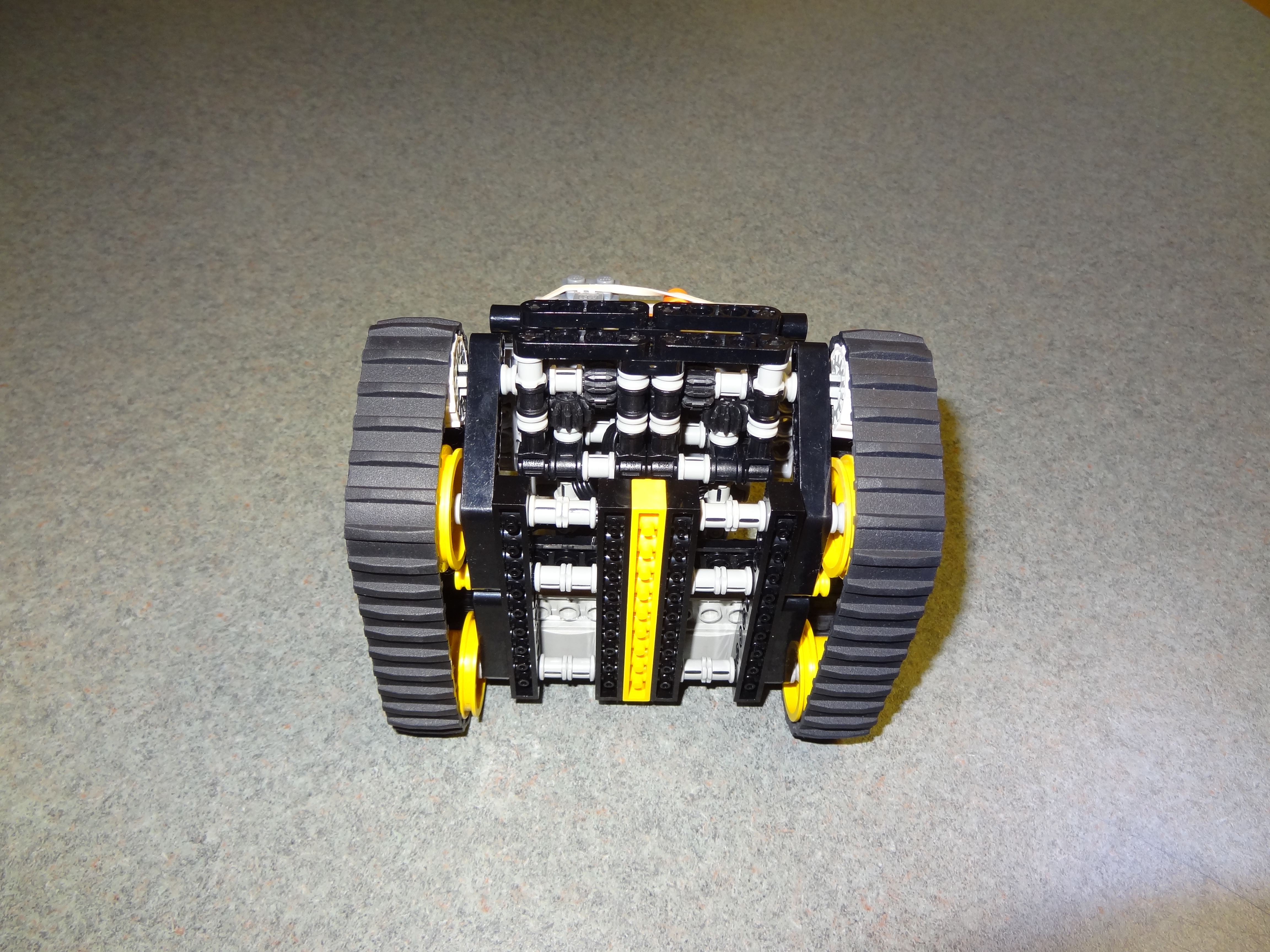 Lego RC Track Rover - D.jpg