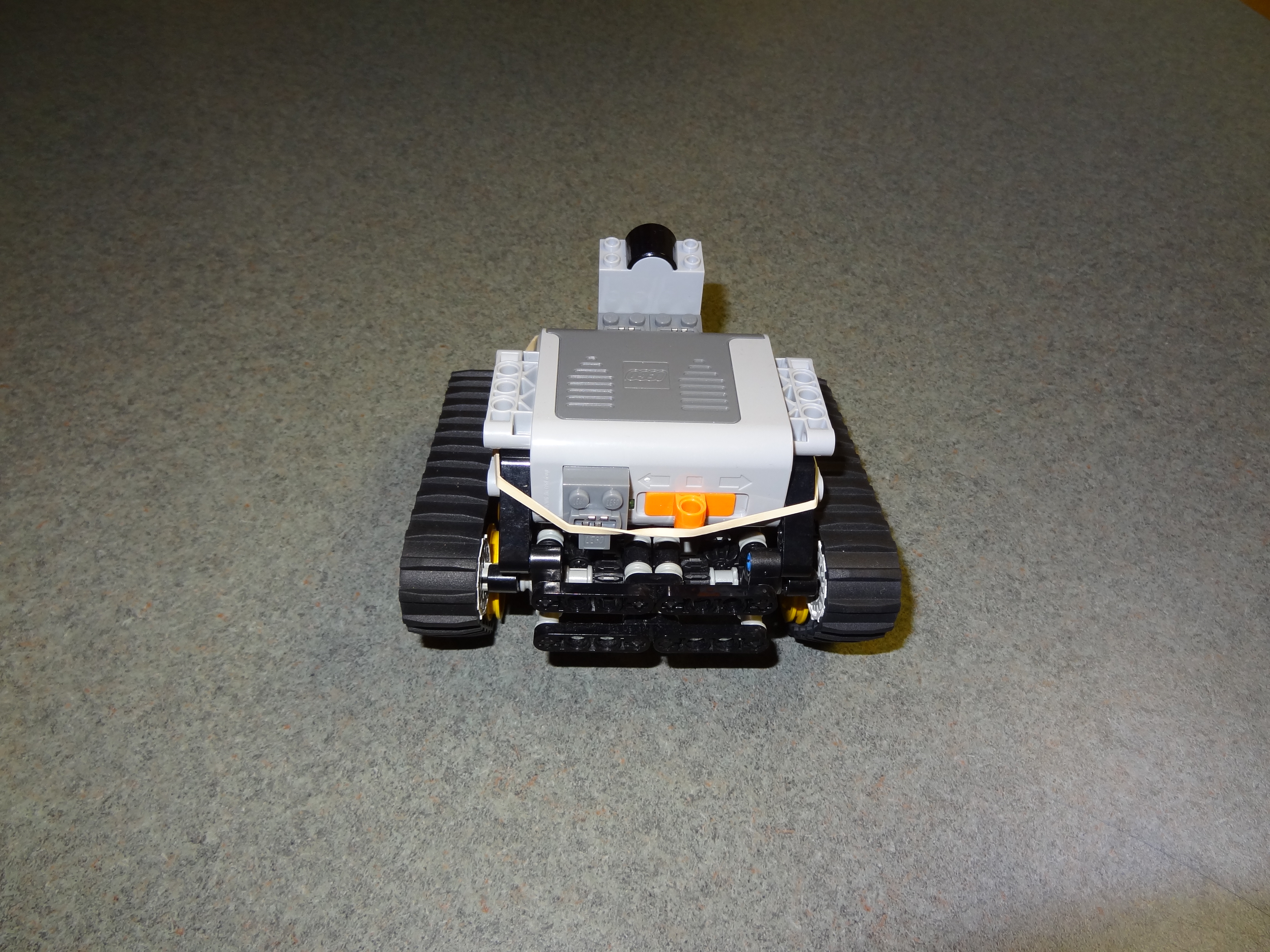 Lego RC Track Rover - H.jpg