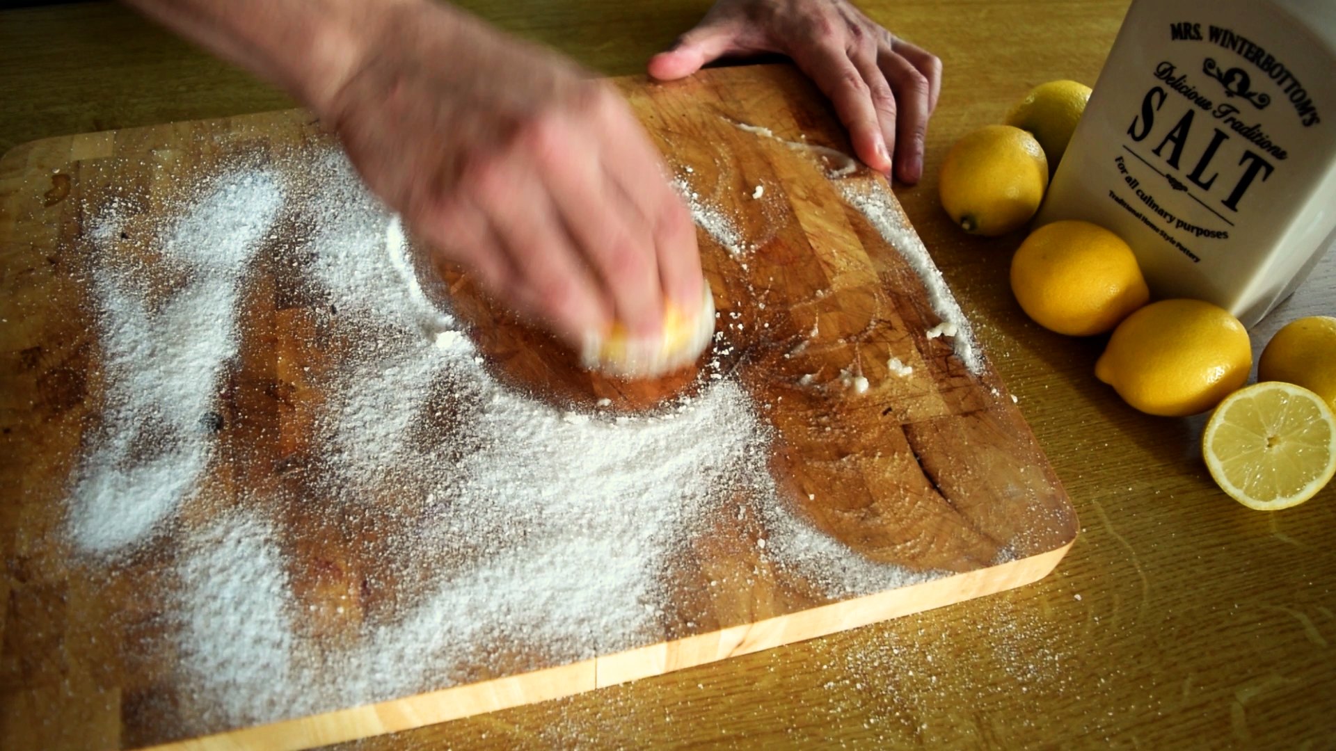 Lemon+salt cleaning cuttingboard_instruc_4.bmp