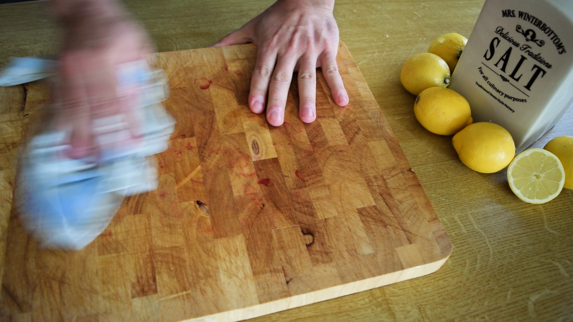 Lemon+salt cleaning cuttingboard_instruc_5.bmp