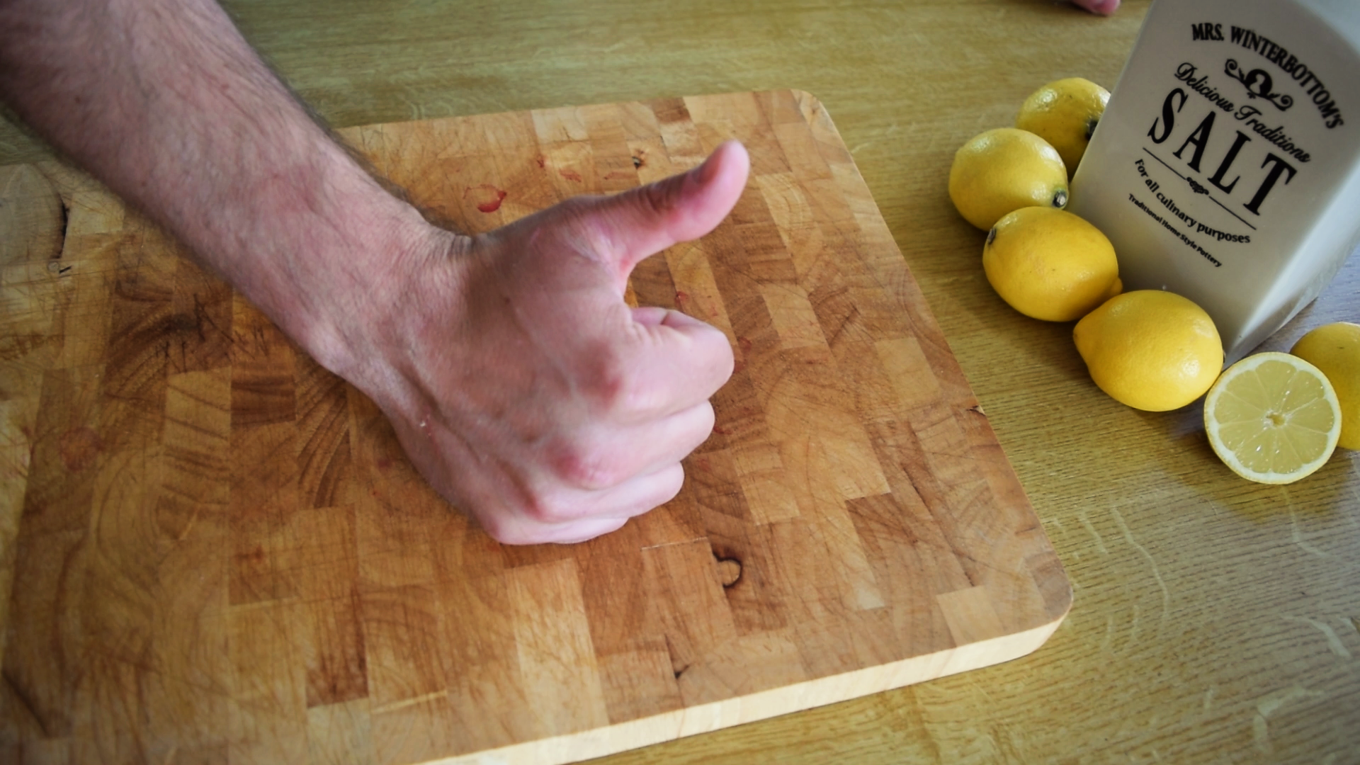 Lemon+salt cleaning cuttingboard_instruc_6.bmp