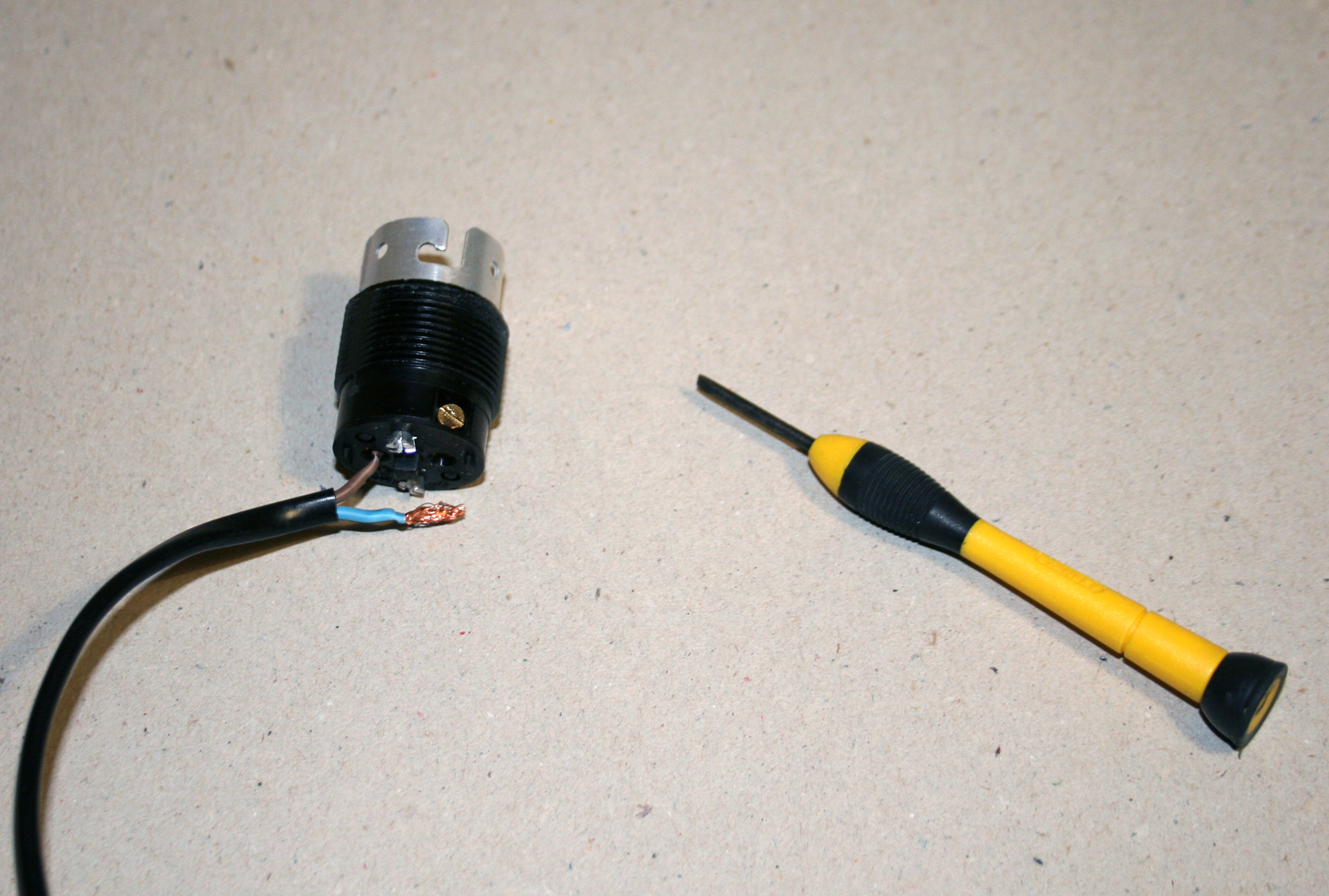 Light fitting and screw driver.jpg