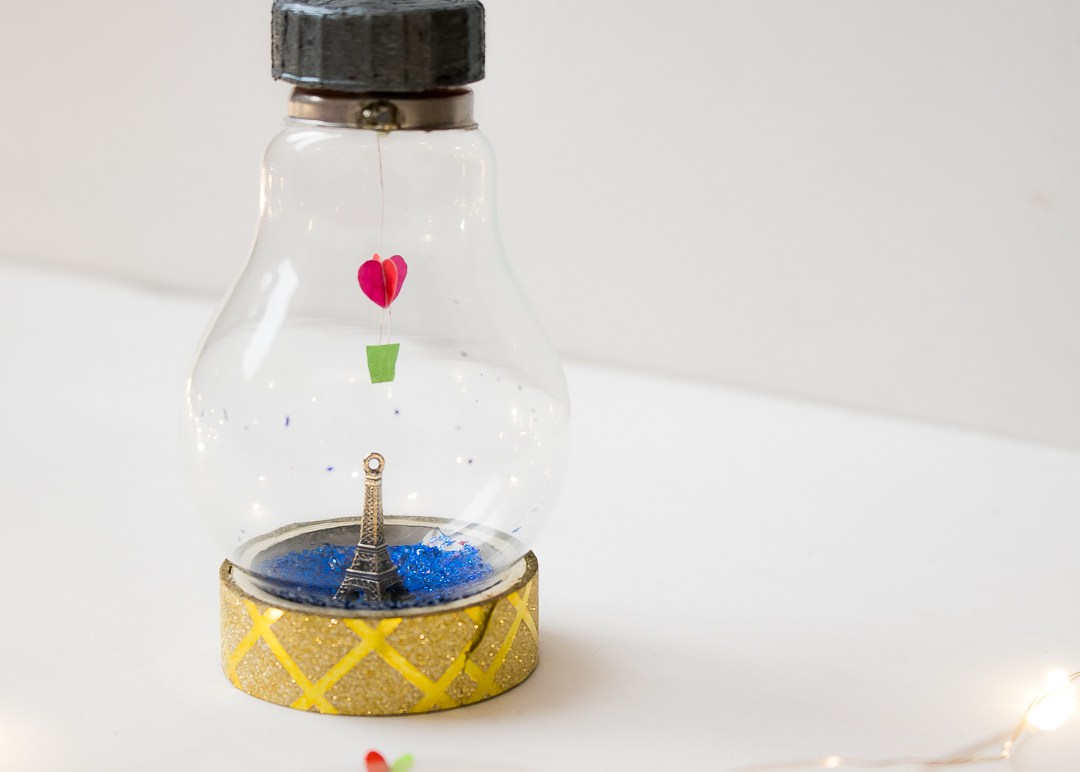 Light-Bulb-Miniature-Valentines-Day-DIY-1.jpg