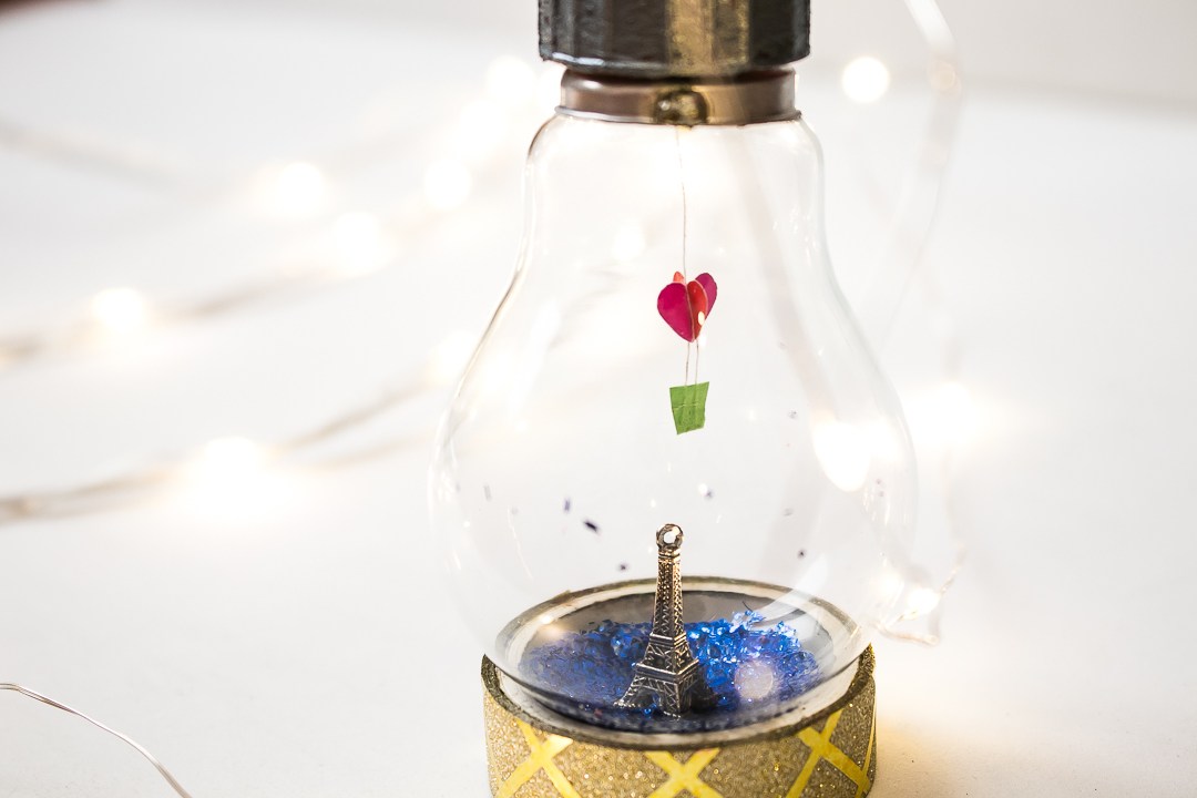 Light-Bulb-Miniature-Valentines-Day-DIY-2.jpg