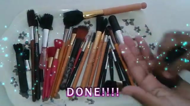 MAKEUP BRUSHES CLEANING LIFEHACK 369.jpg