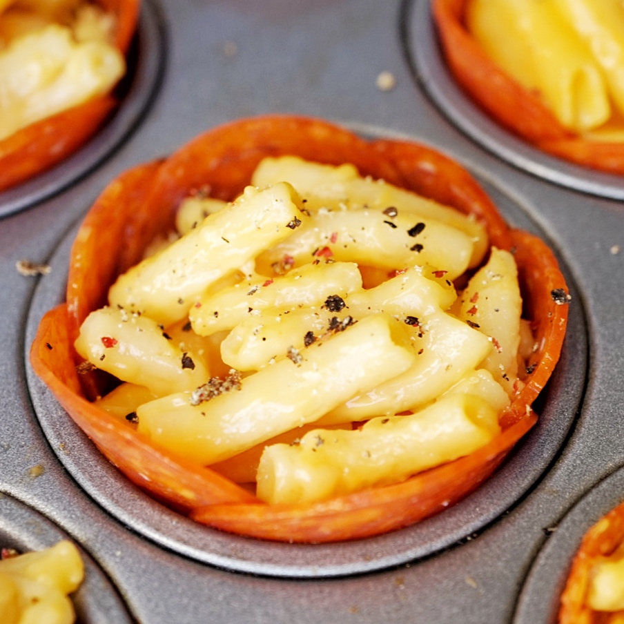 Mac n Cheese Pizza mac and cheese close up with pepper.jpg